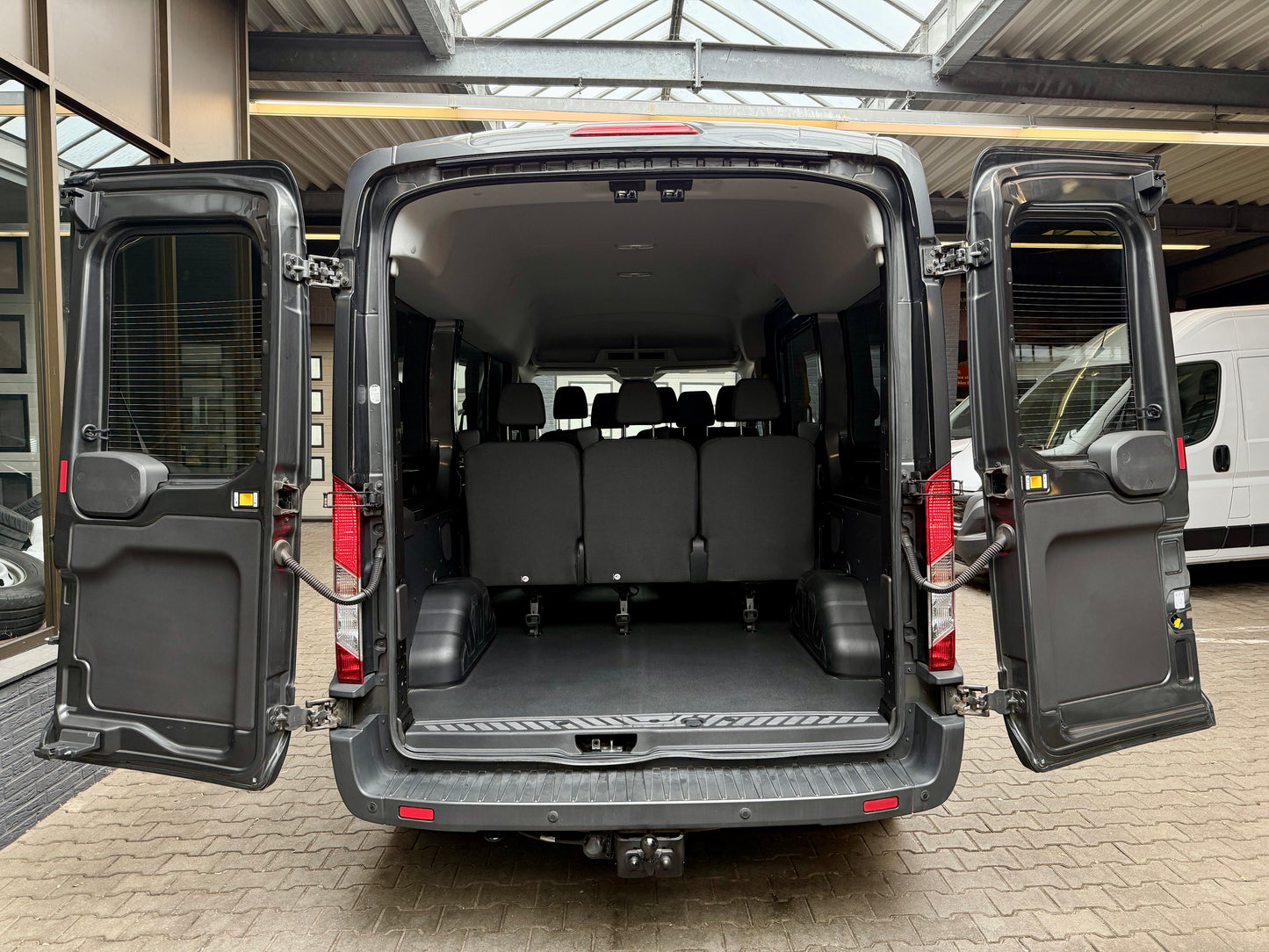 Ford Transit 2.0 D L2H3 BUS 9-SITZE AHK KLIMA CAM PDC