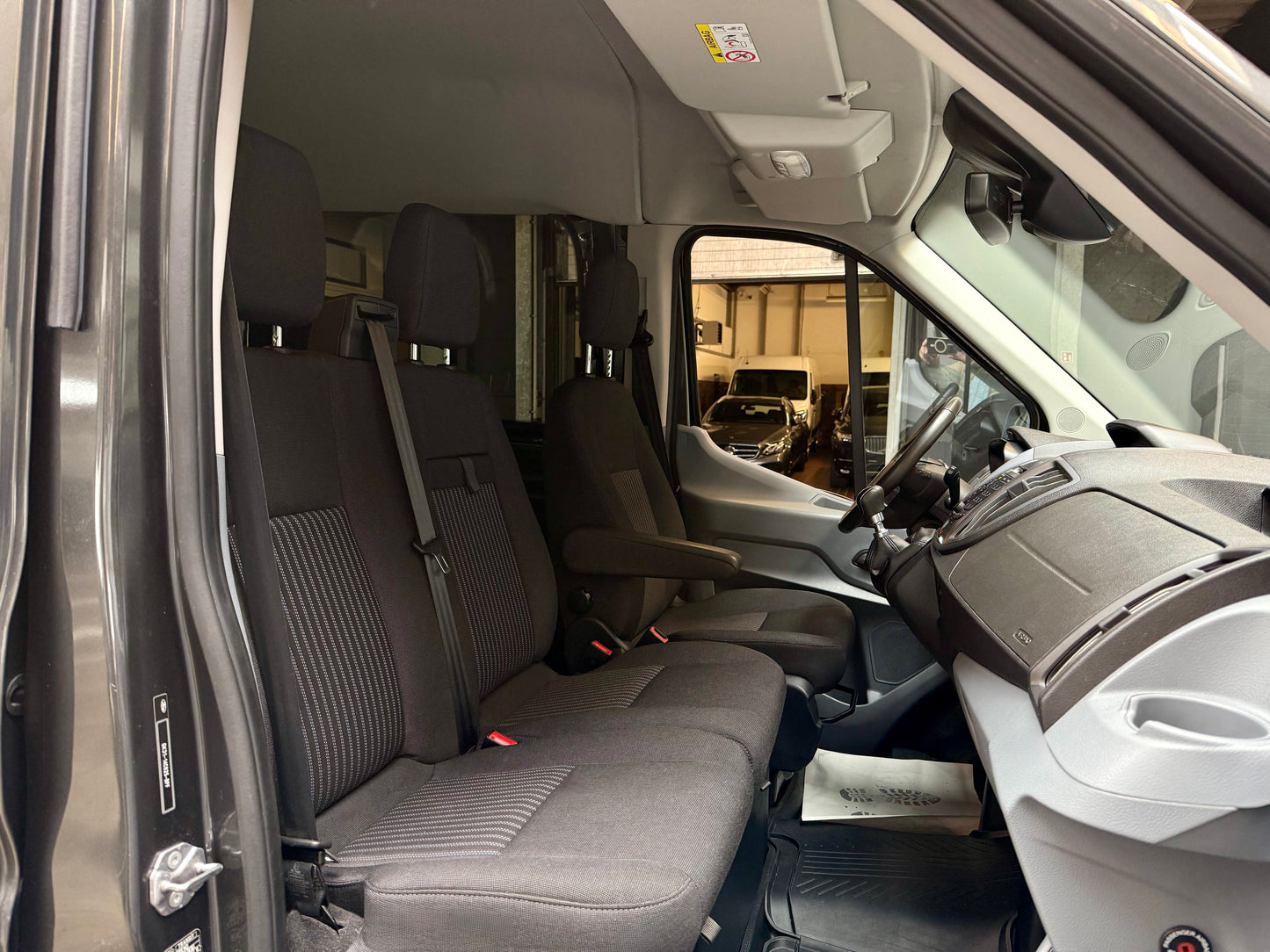 Ford Transit 2.0 D L2H3 BUS 9-SITZE AHK KLIMA CAM PDC