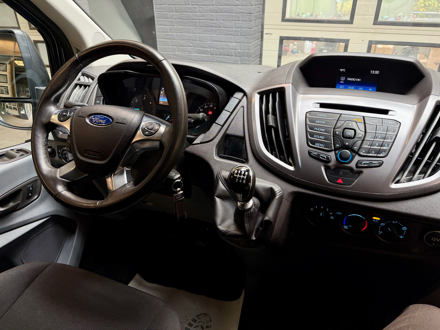 Ford Transit 2.0 D L2H3 BUS 9-SITZE AHK KLIMA CAM PDC