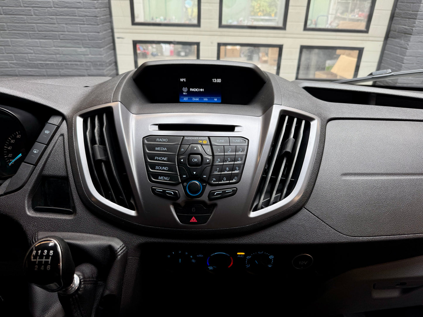 Ford Transit 2.0 D L2H3 BUS 9-SITZE AHK KLIMA CAM PDC