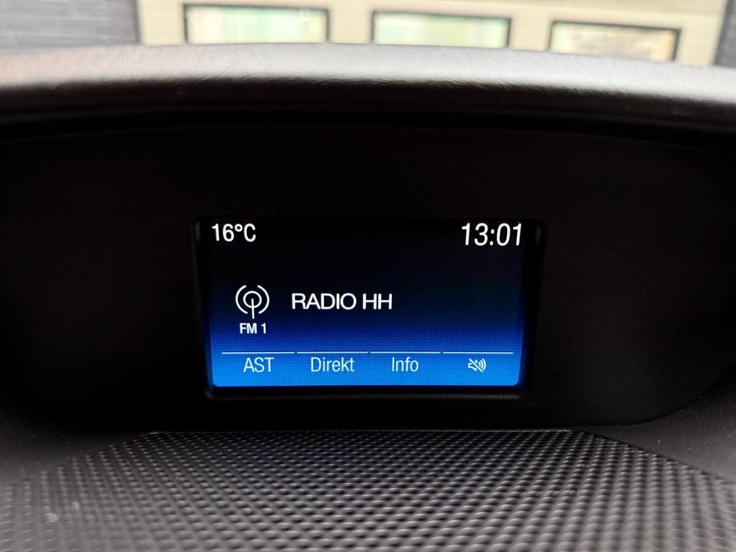 Ford Transit 2.0 D L2H3 BUS 9-SITZE AHK KLIMA CAM PDC