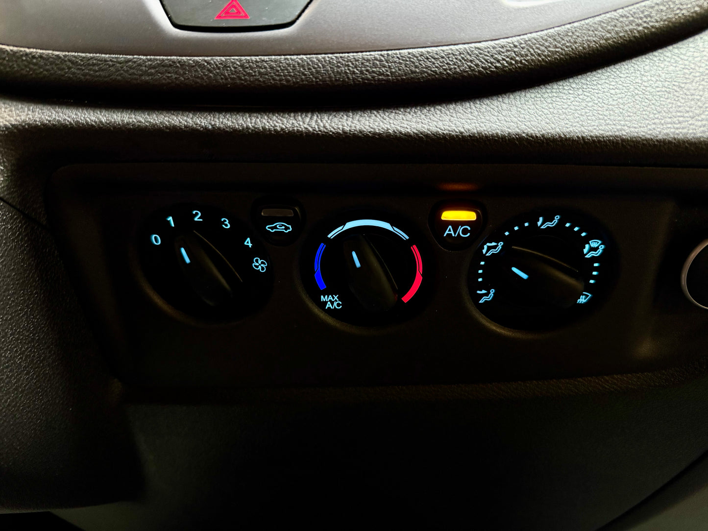 Ford Transit 2.0 D L2H3 BUS 9-SITZE AHK KLIMA CAM PDC