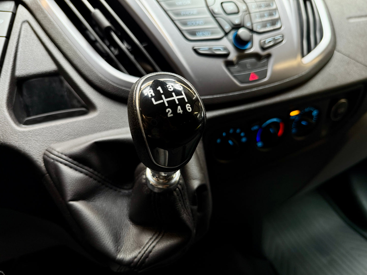 Ford Transit 2.0 D L2H3 BUS 9-SITZE AHK KLIMA CAM PDC