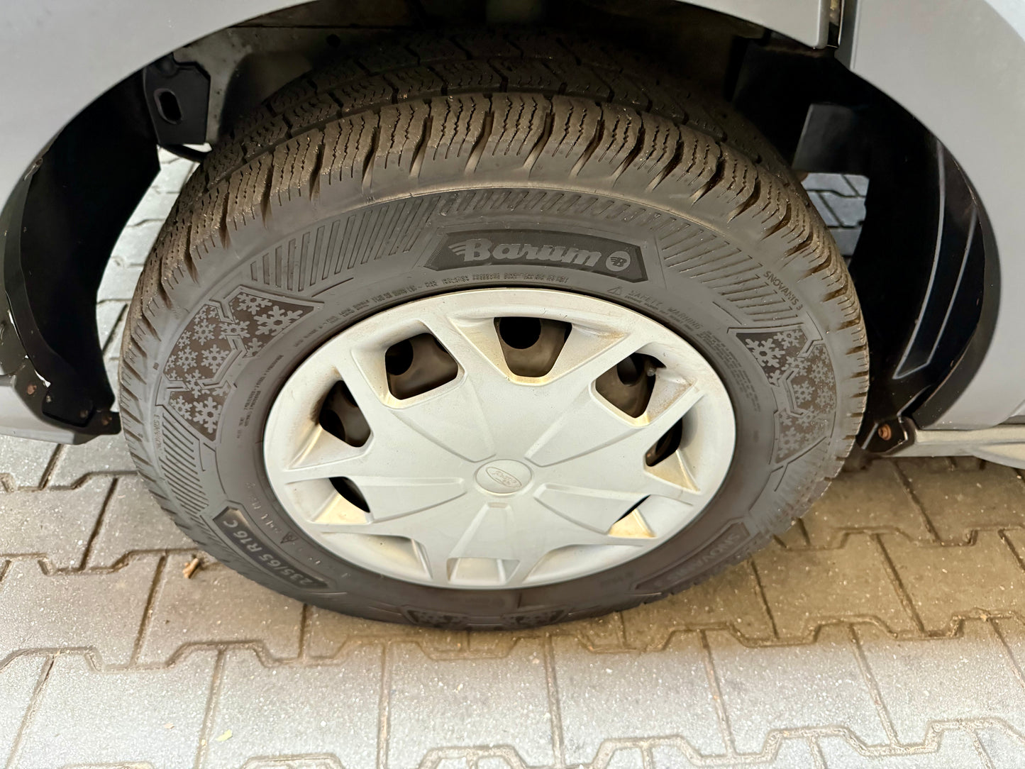 Ford Transit 2.0 D L2H3 BUS 9-SITZE AHK KLIMA CAM PDC