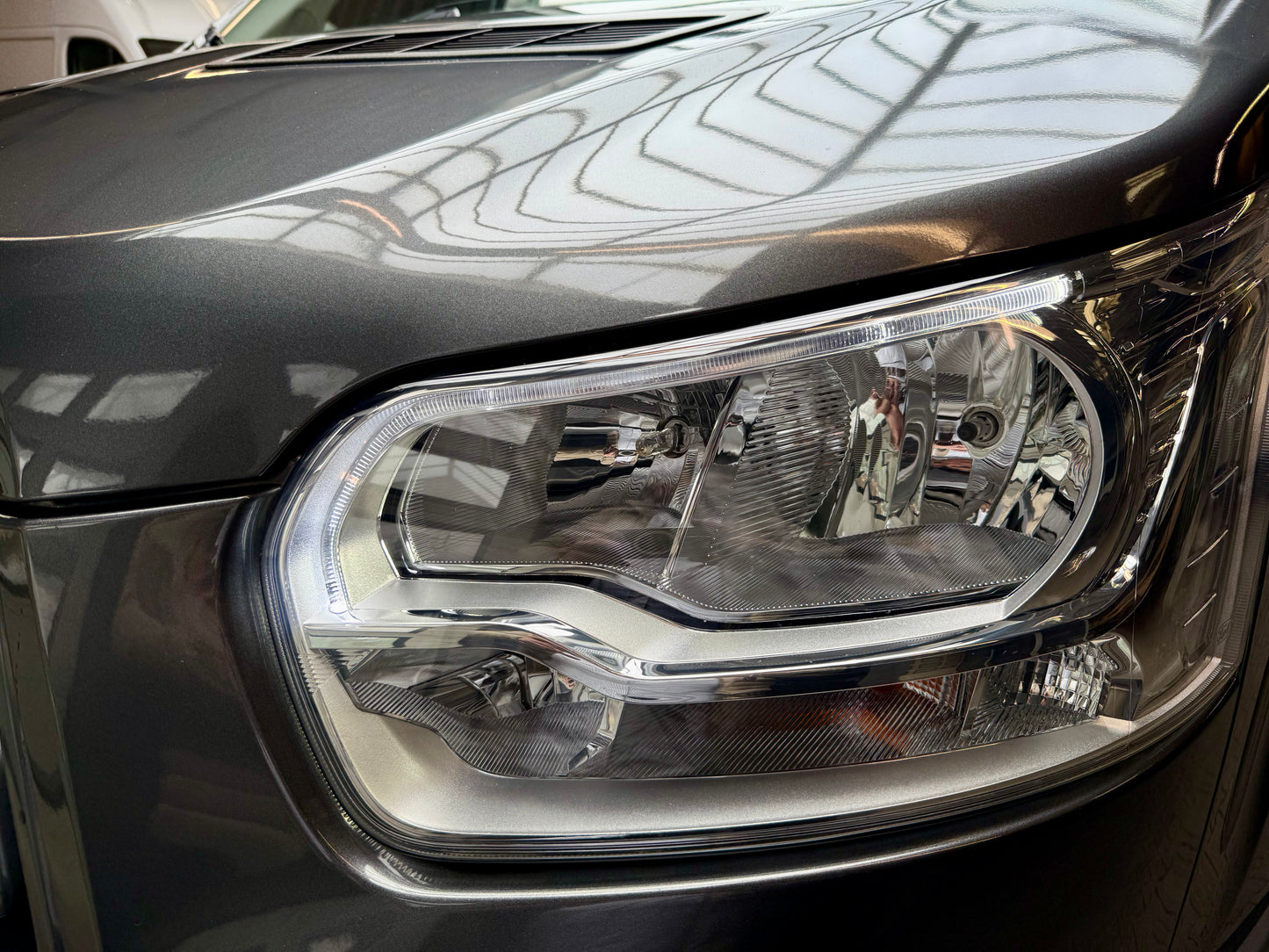 Ford Transit 2.0 D L2H3 BUS 9-SITZE AHK KLIMA CAM PDC