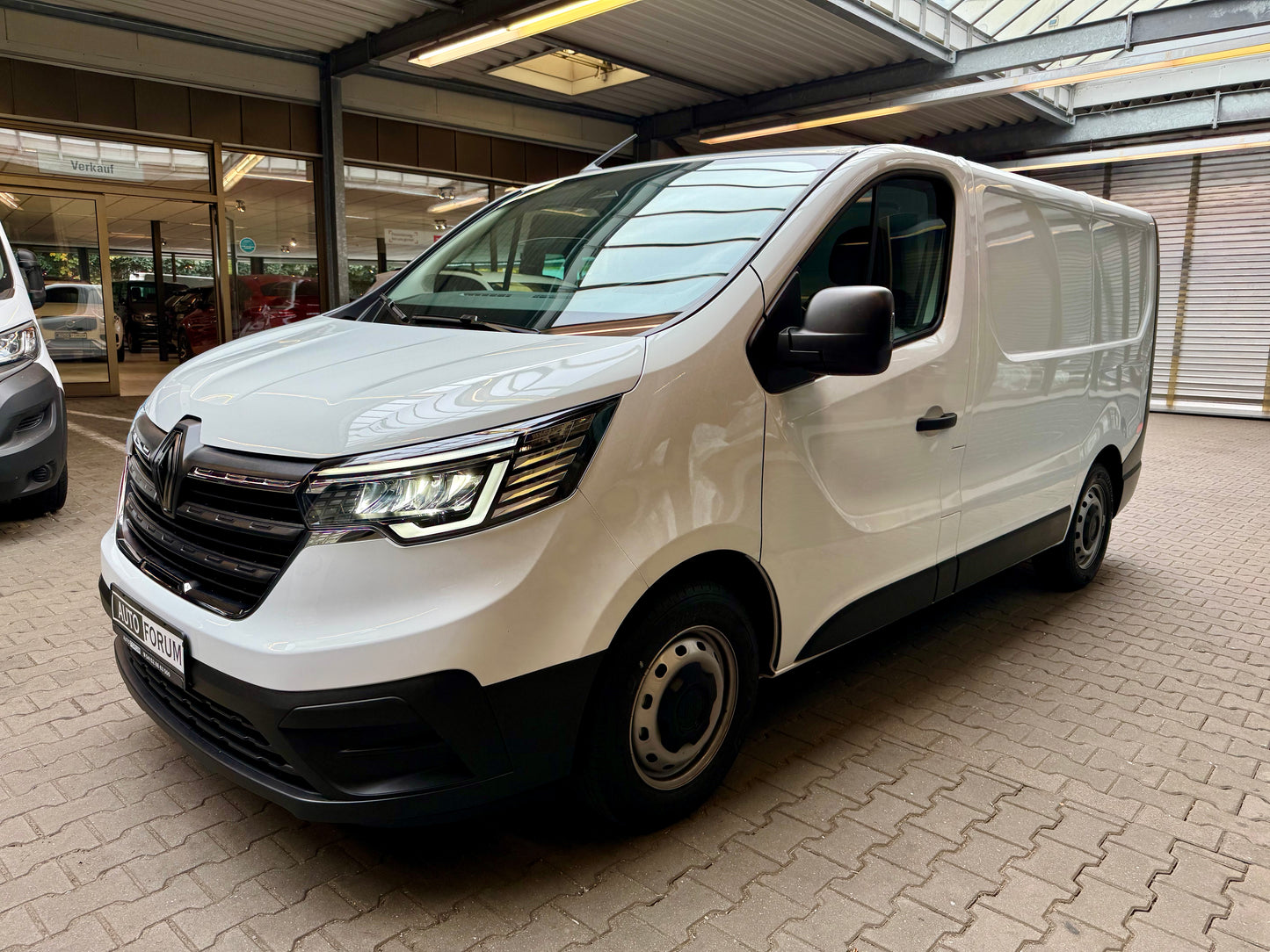 Renault Trafic 2.0 dCi L1H1 LED NAVI AHK PDC LED 3STZ