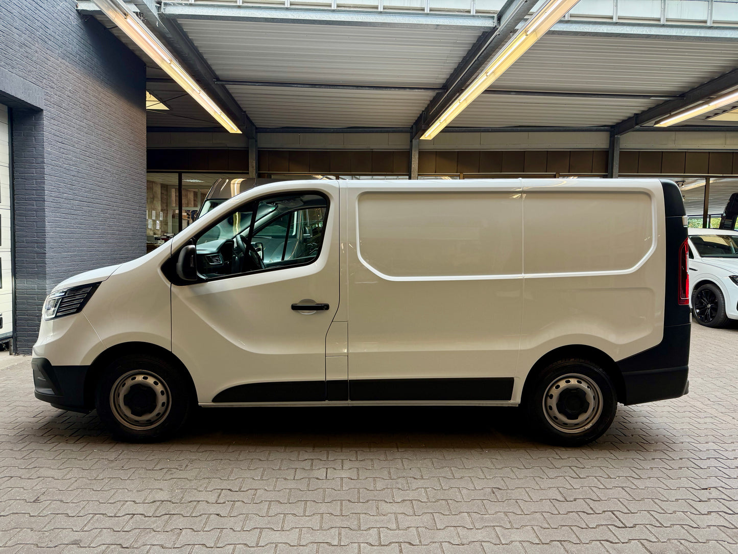 Renault Trafic 2.0 dCi L1H1 LED NAVI AHK PDC LED 3STZ
