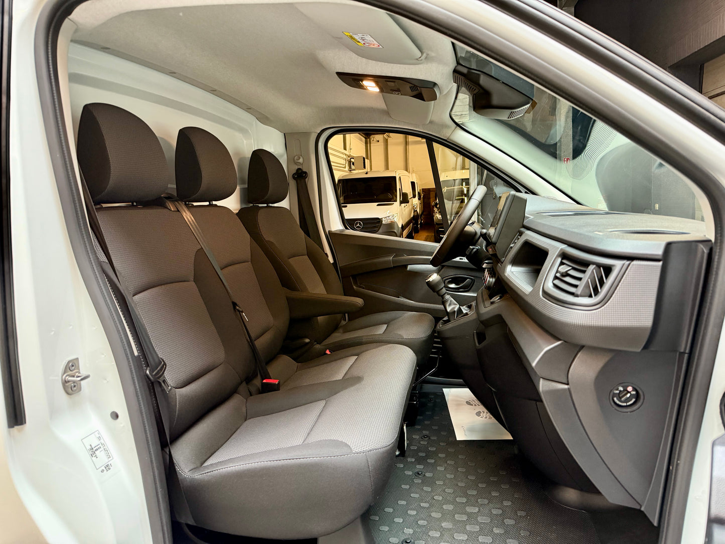 Renault Trafic 2.0 dCi L1H1 LED NAVI AHK PDC LED 3STZ