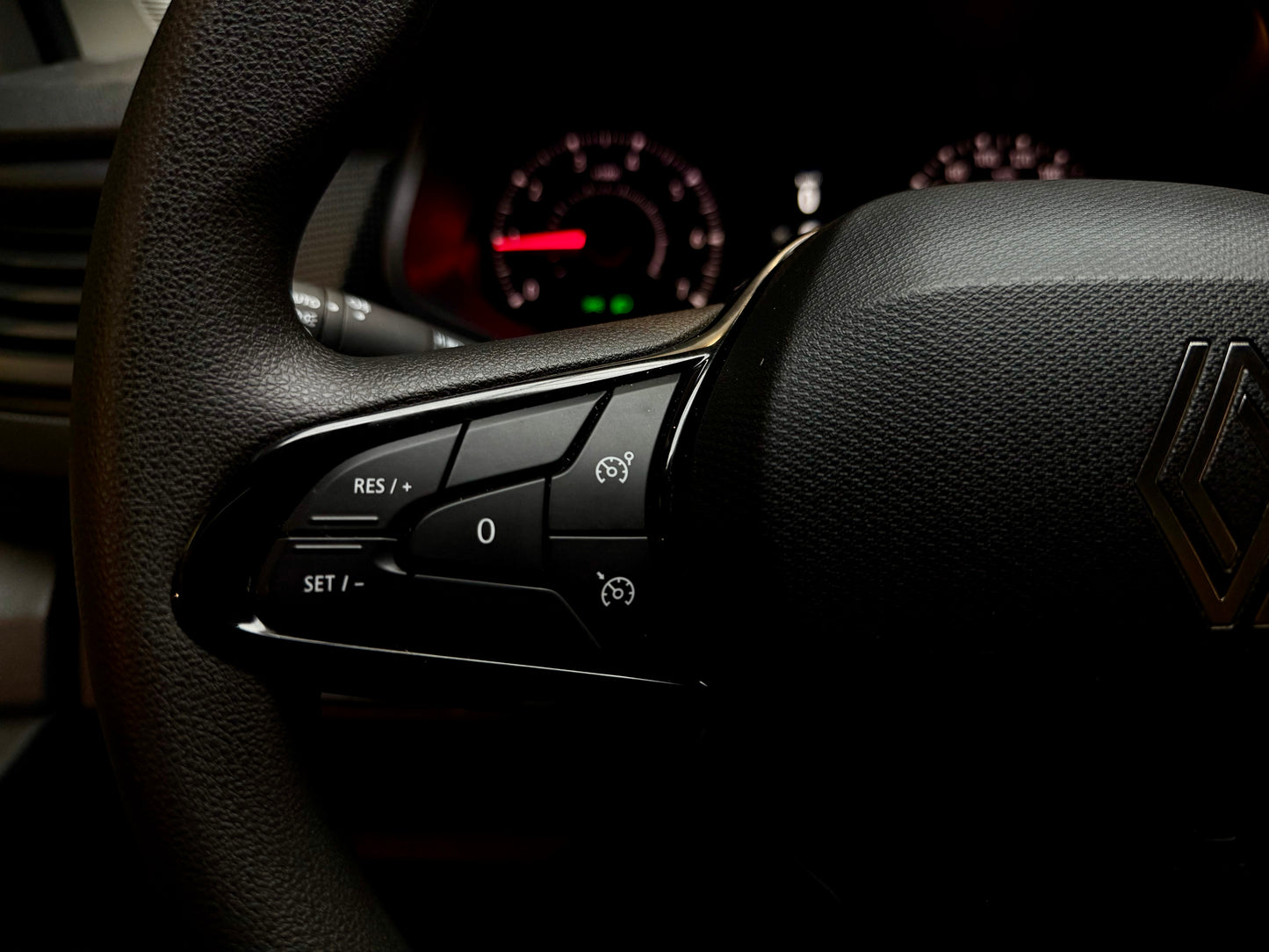 Renault Trafic 2.0 dCi L1H1 LED NAVI AHK PDC LED 3STZ