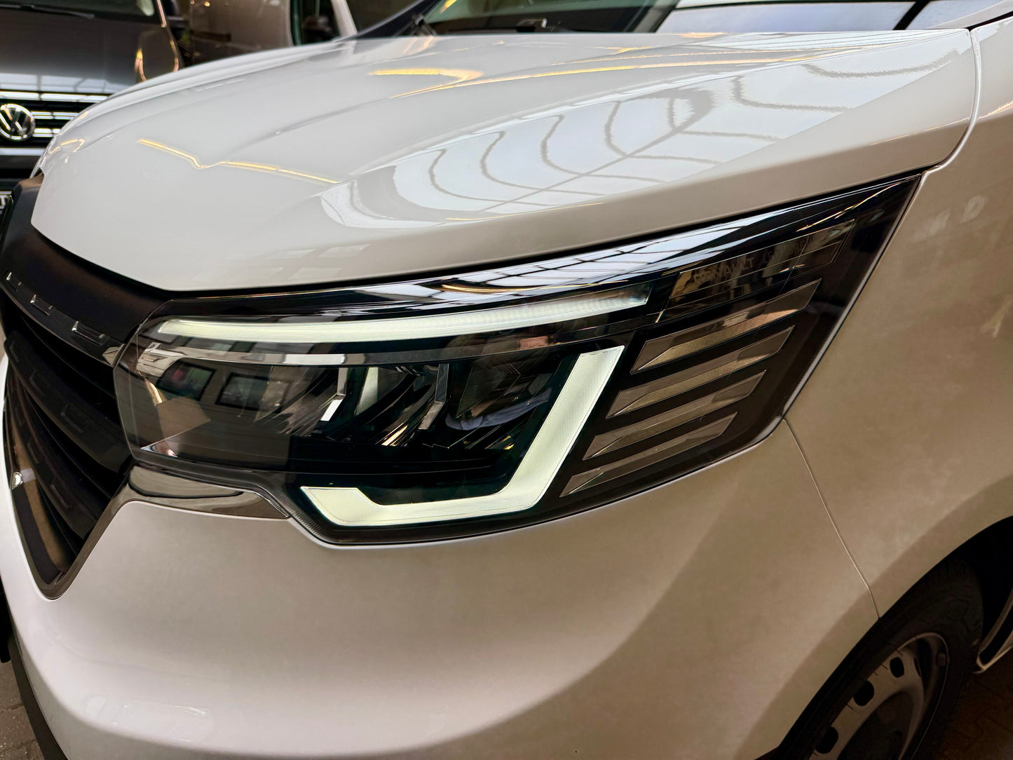 Renault Trafic 2.0 dCi L1H1 LED NAVI AHK PDC LED 3STZ