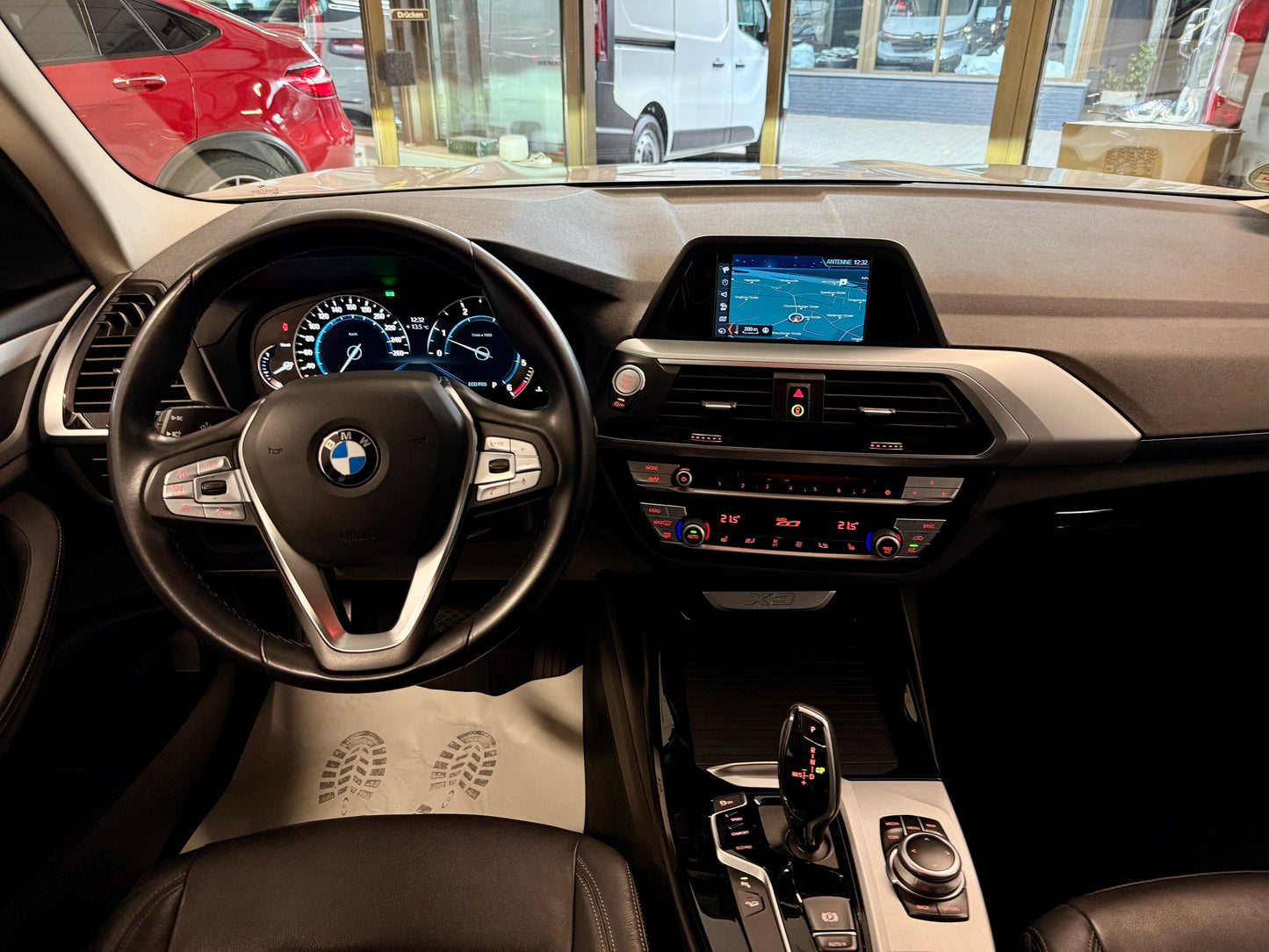 BMW X3 20d xDrive AUT AHK LEDER NAVI CAM SHZ PDC LED