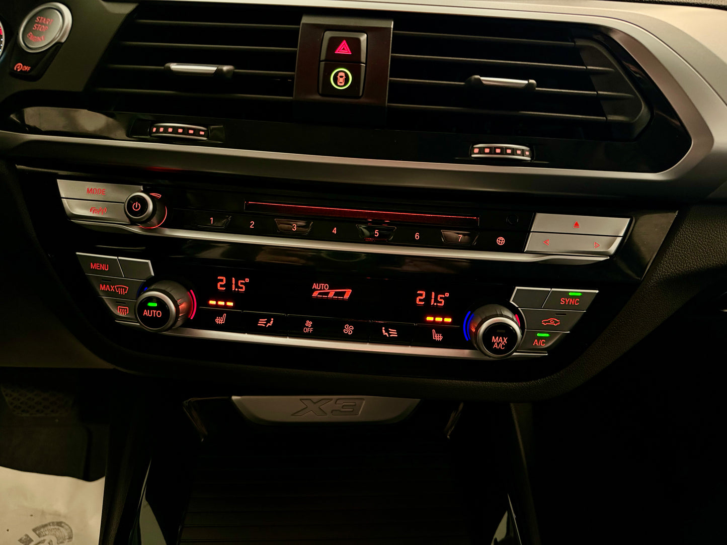 BMW X3 20d xDrive AUT AHK LEDER NAVI CAM SHZ PDC LED