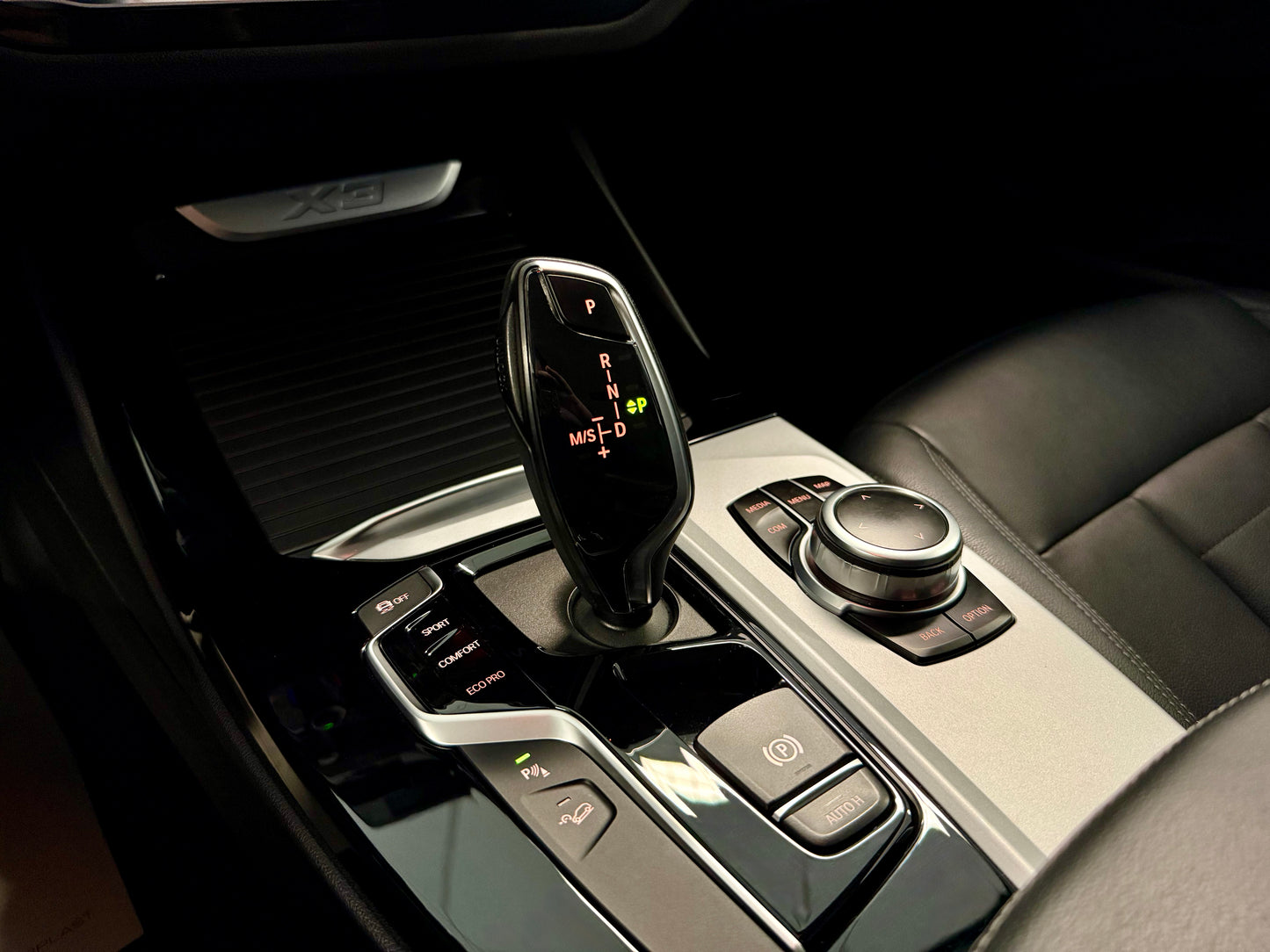 BMW X3 20d xDrive AUT AHK LEDER NAVI CAM SHZ PDC LED