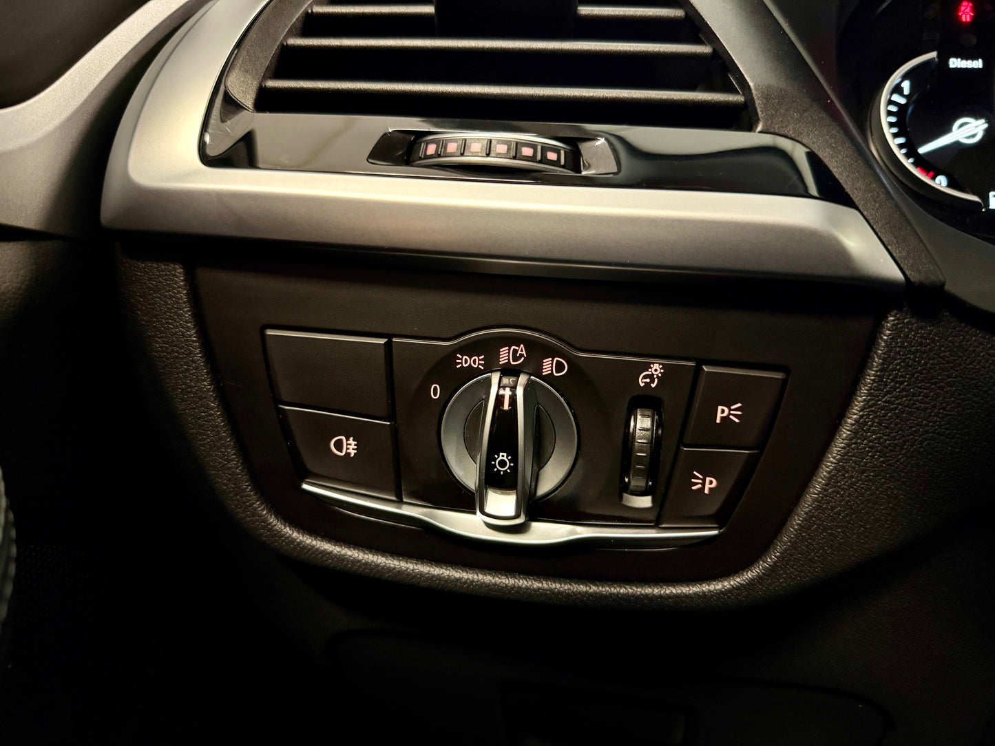 BMW X3 20d xDrive AUT AHK LEDER NAVI CAM SHZ PDC LED