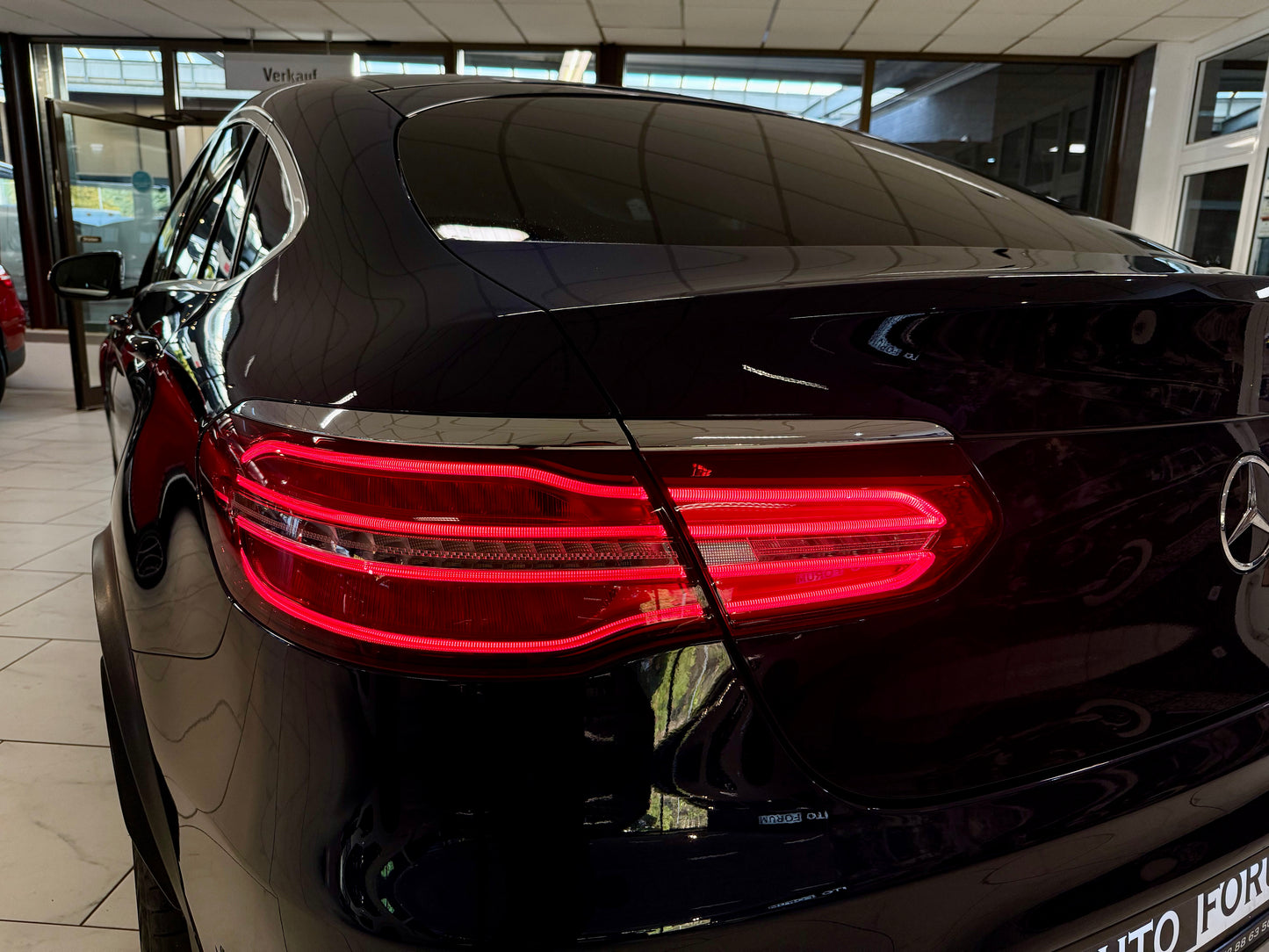 Mercedes-Benz GLC 250 4M COUPE AMG-LINE LEDER NAVI CAM LED SHZ