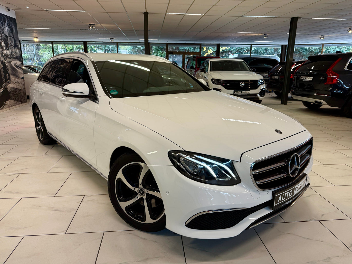 Mercedes-Benz E 220 d T AUT NAVI LEDER LED KAMERA SHZ PDC DAB