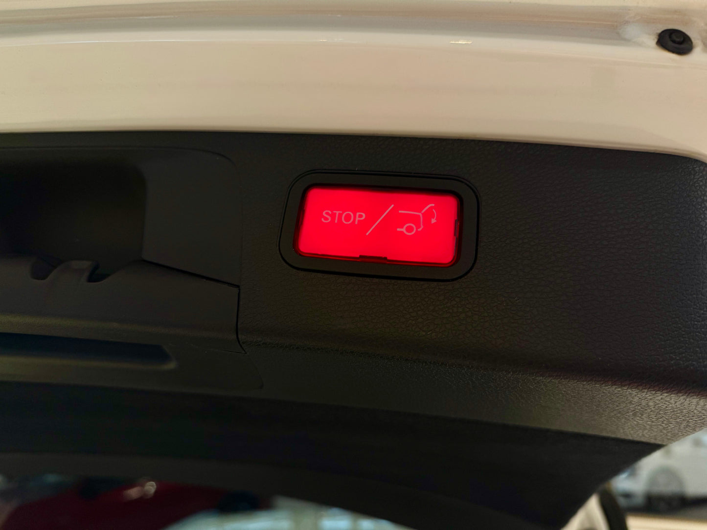 Mercedes-Benz E 220 d T AUT NAVI LEDER LED KAMERA SHZ PDC DAB