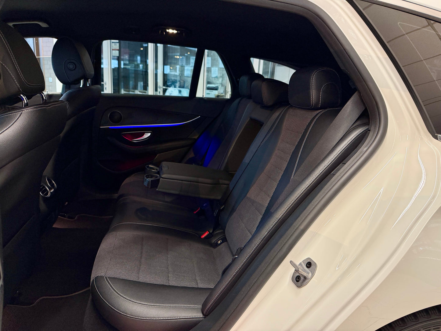 Mercedes-Benz E 220 d T AUT NAVI LEDER LED KAMERA SHZ PDC DAB