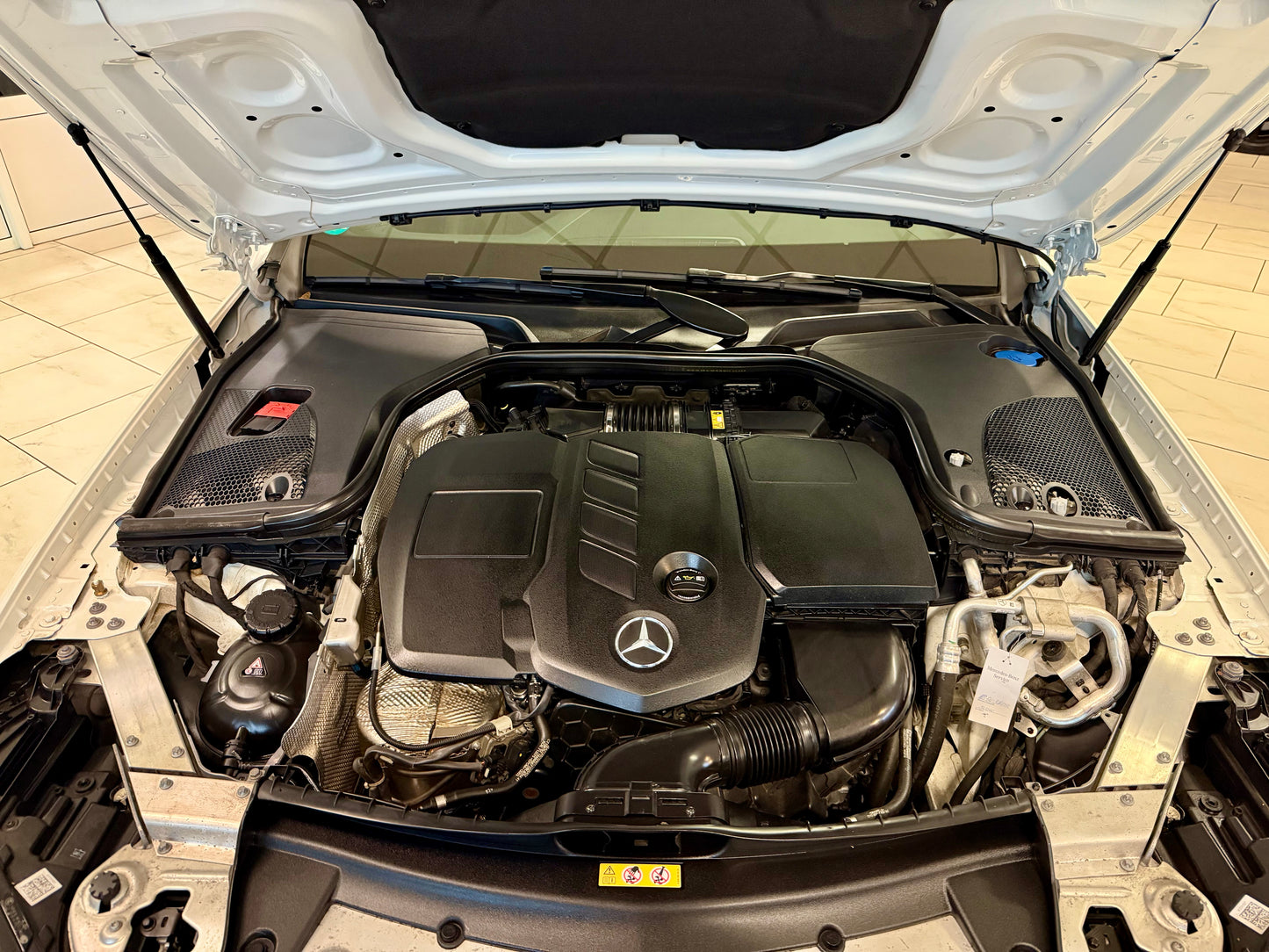 Mercedes-Benz E 220 d T AUT NAVI LEDER LED KAMERA SHZ PDC DAB