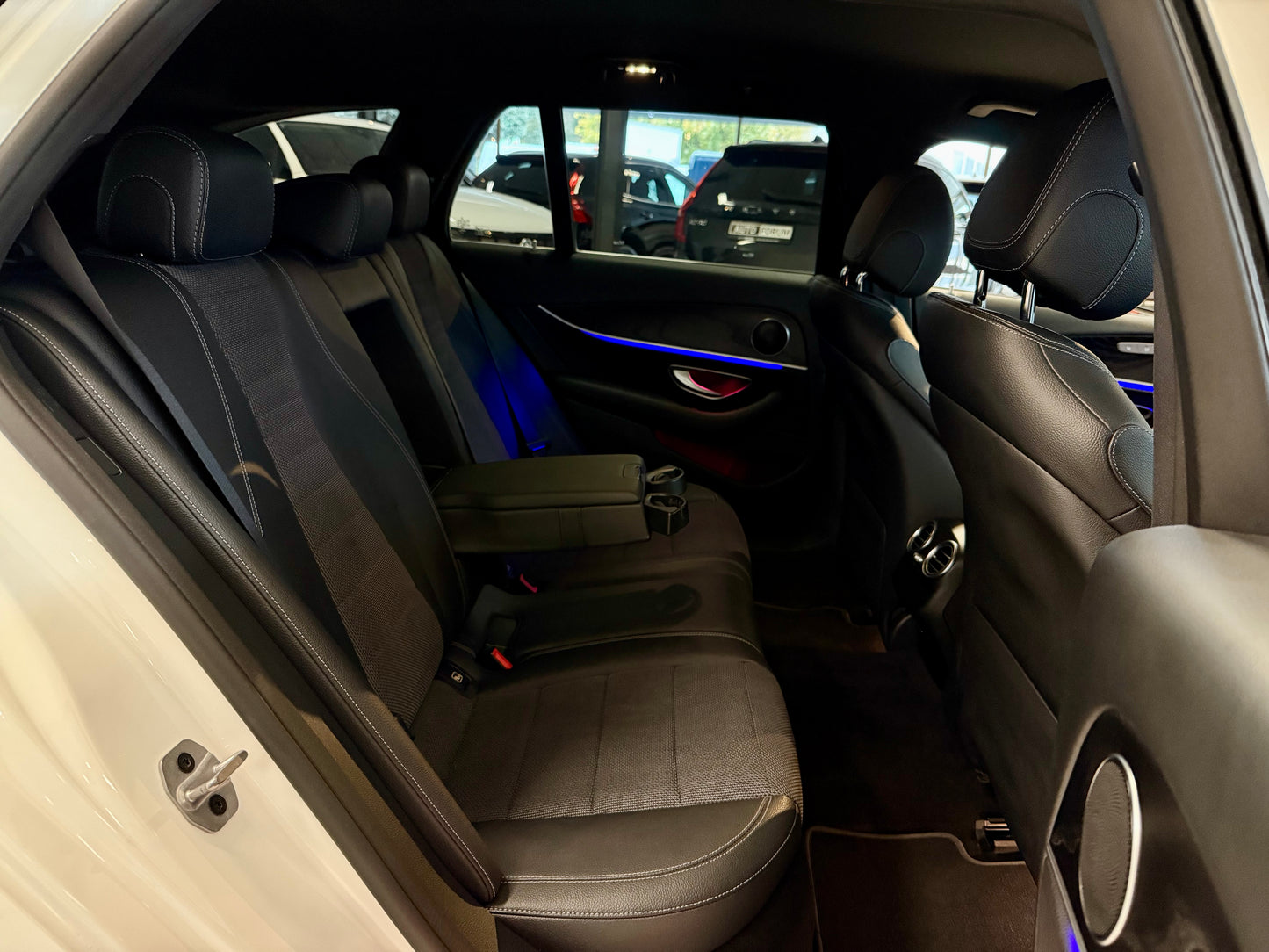 Mercedes-Benz E 220 d T AUT NAVI LEDER LED KAMERA SHZ PDC DAB