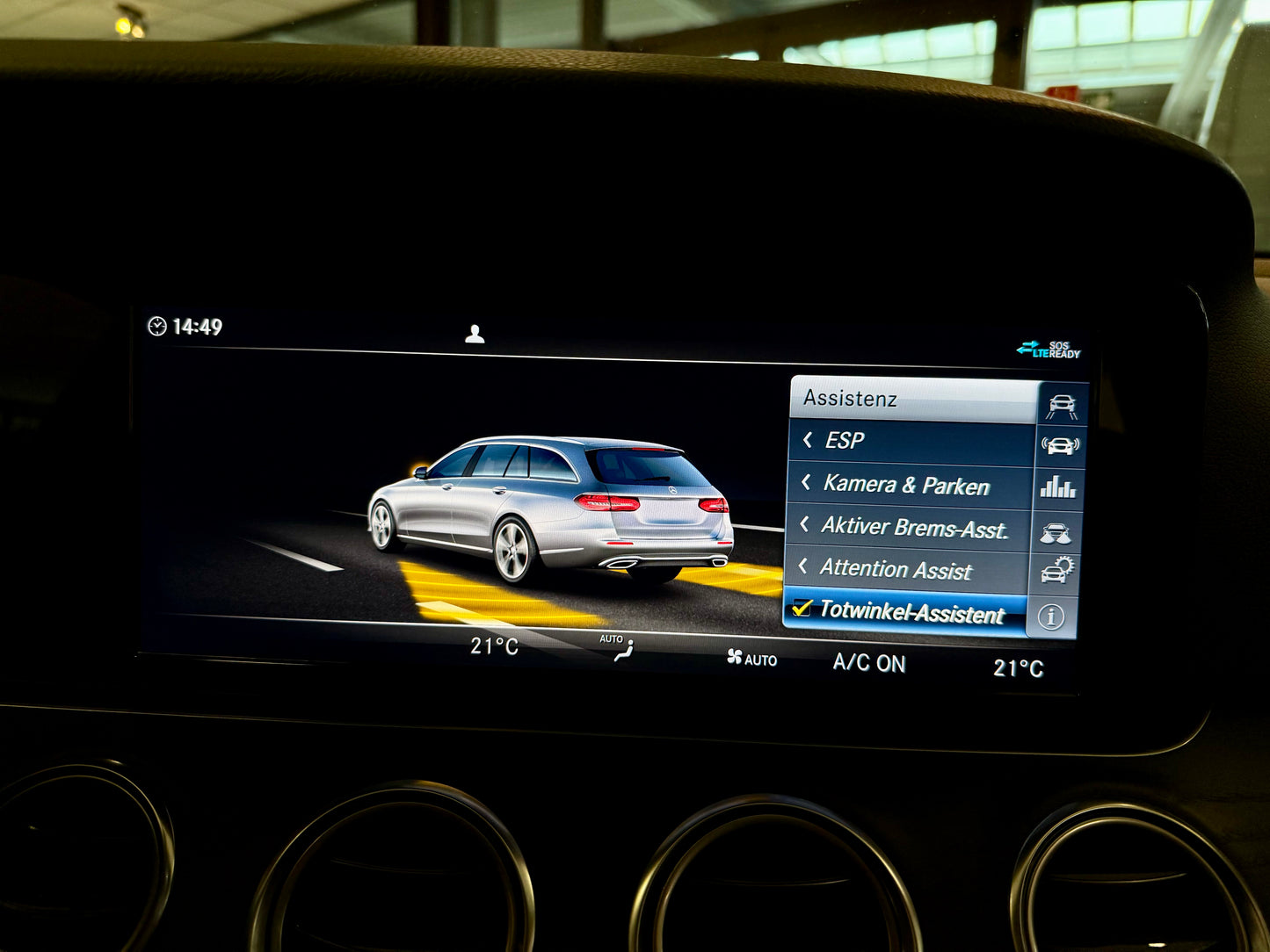 Mercedes-Benz E 220 d T AUT NAVI LEDER LED KAMERA SHZ PDC DAB