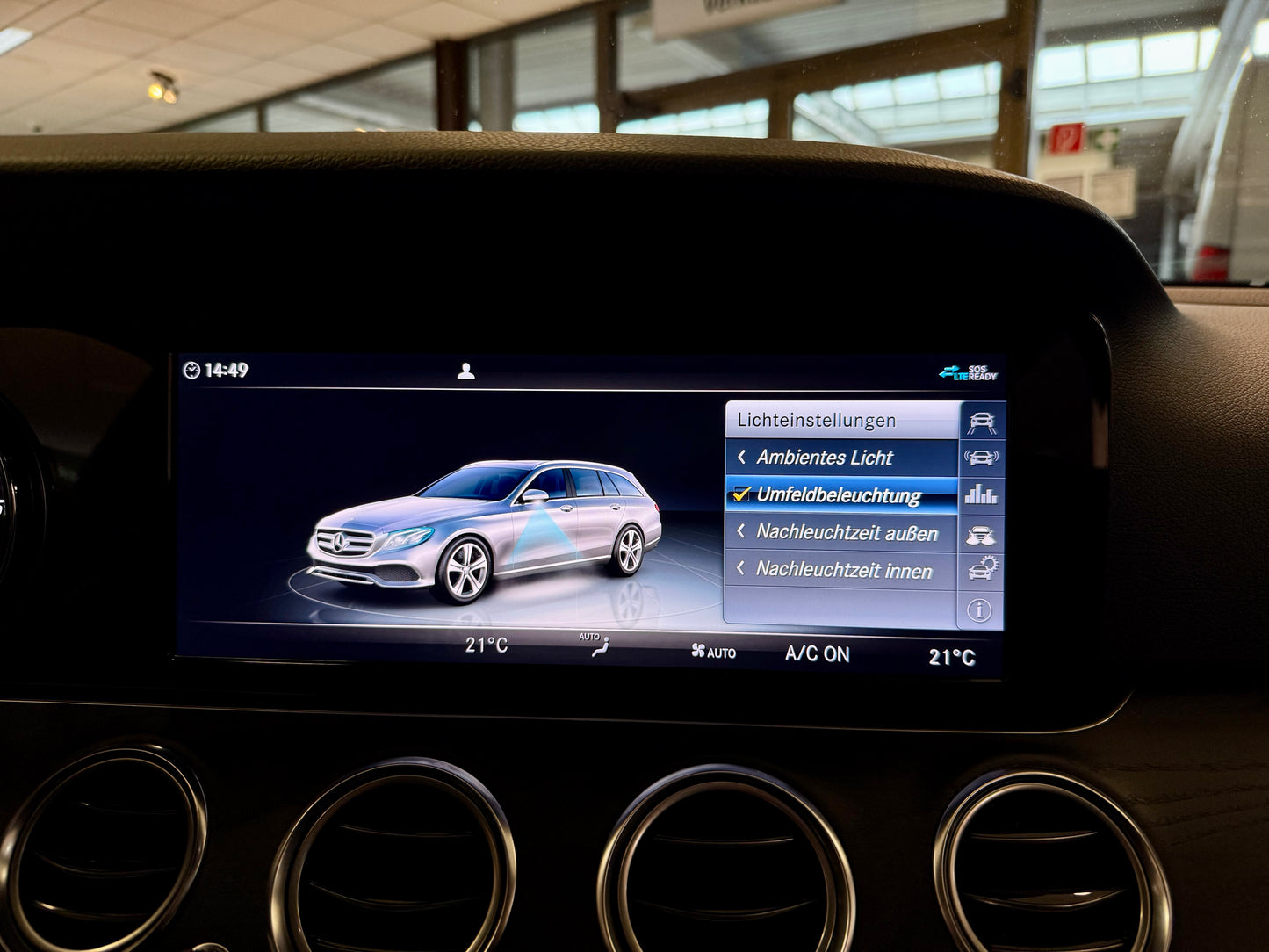 Mercedes-Benz E 220 d T AUT NAVI LEDER LED KAMERA SHZ PDC DAB