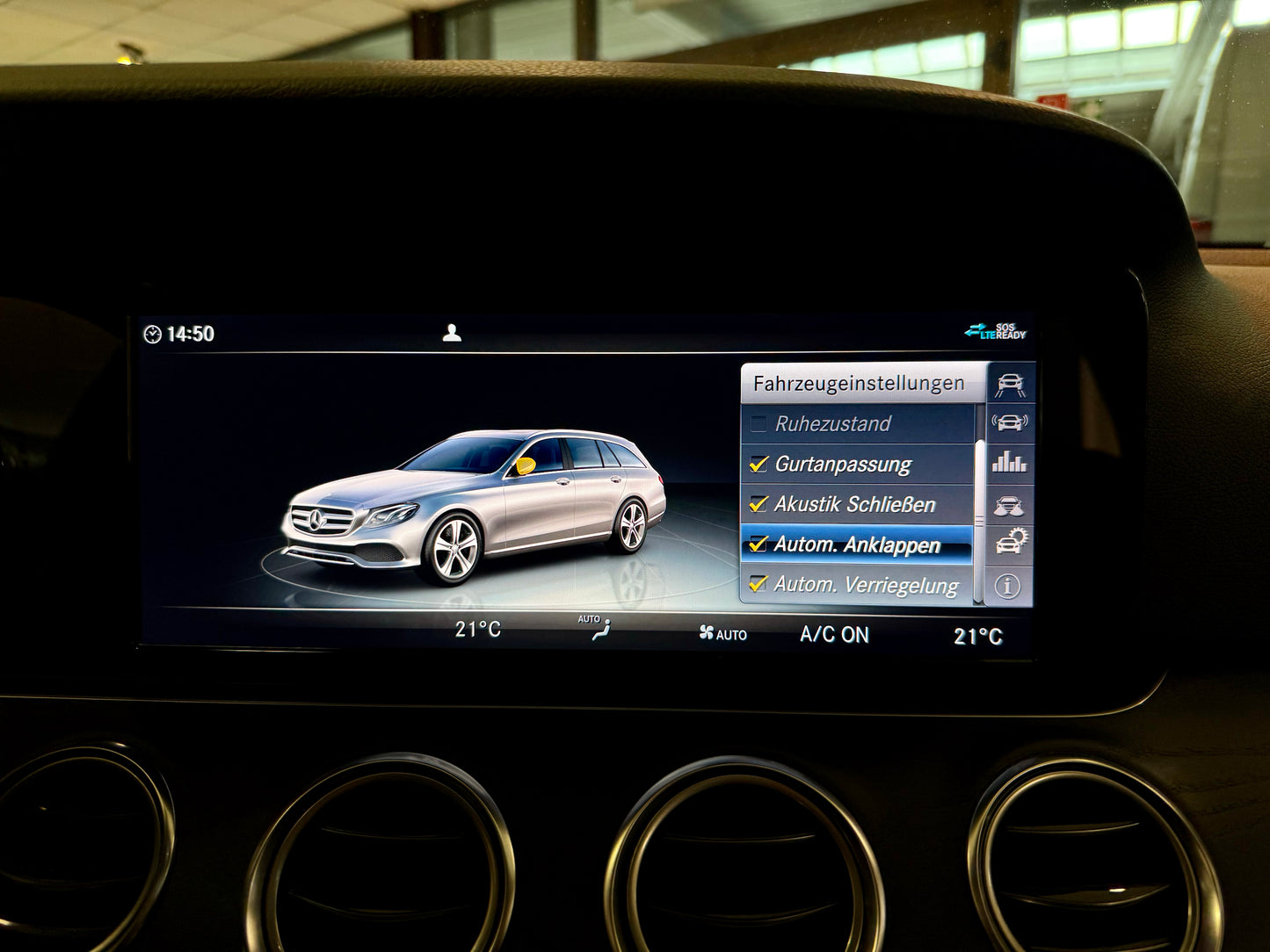 Mercedes-Benz E 220 d T AUT NAVI LEDER LED KAMERA SHZ PDC DAB