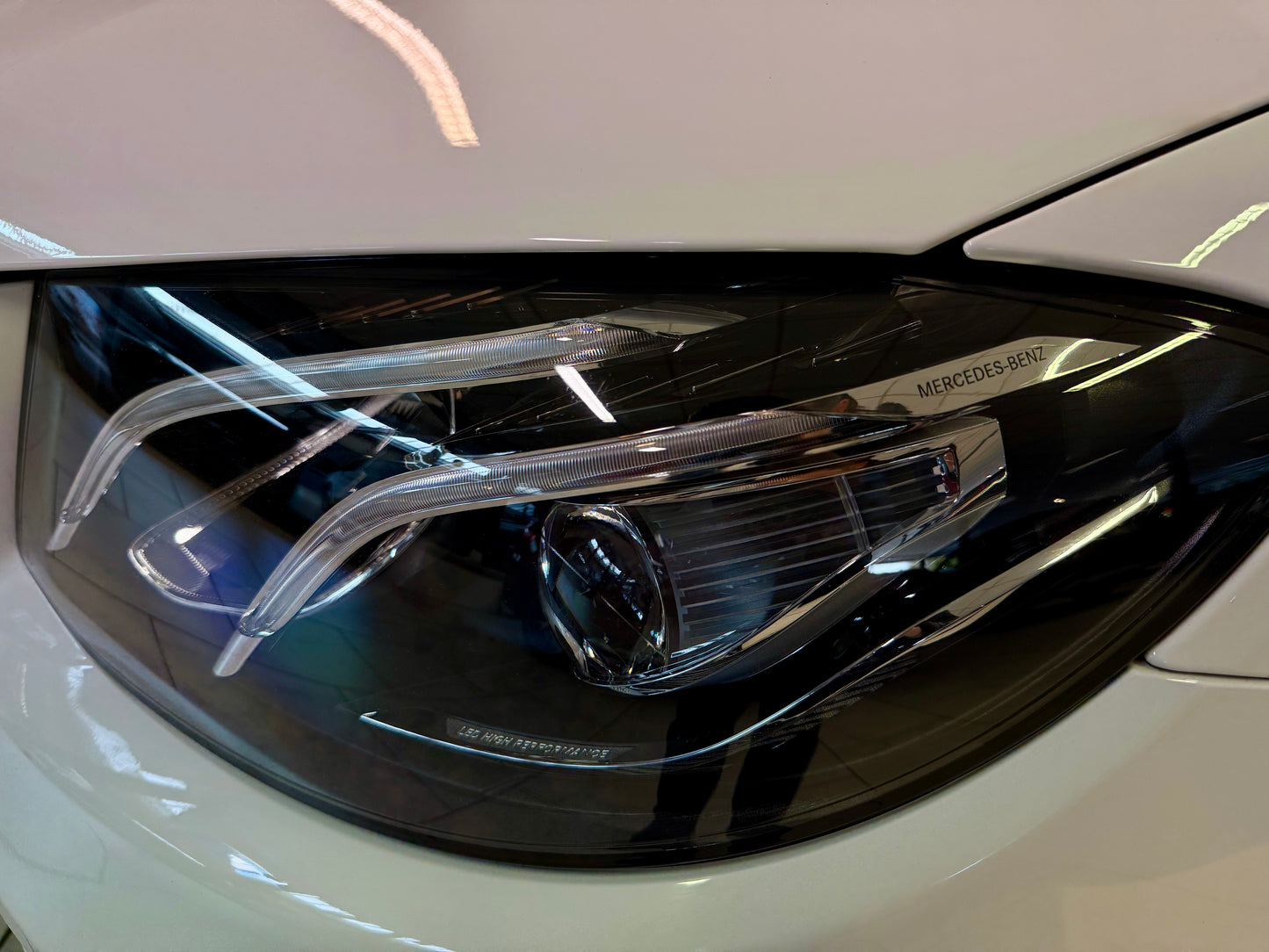 Mercedes-Benz E 220 d T AUT NAVI LEDER LED KAMERA SHZ PDC DAB