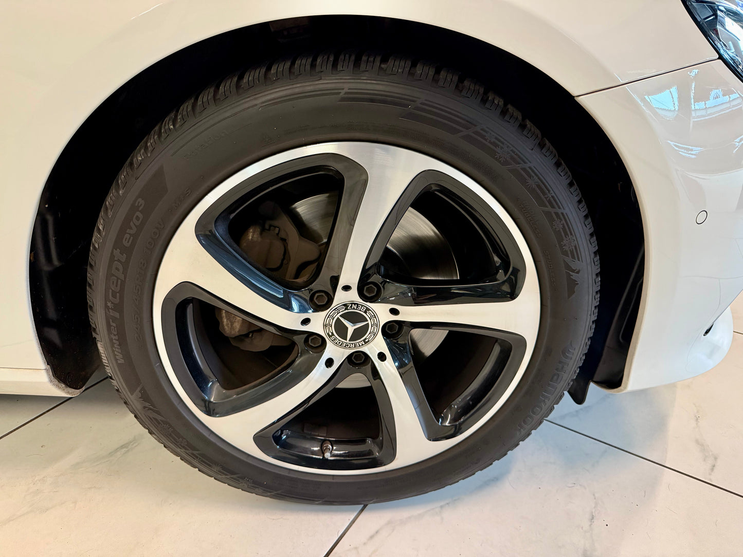 Mercedes-Benz E 220 d T AUT NAVI LEDER LED KAMERA SHZ PDC DAB