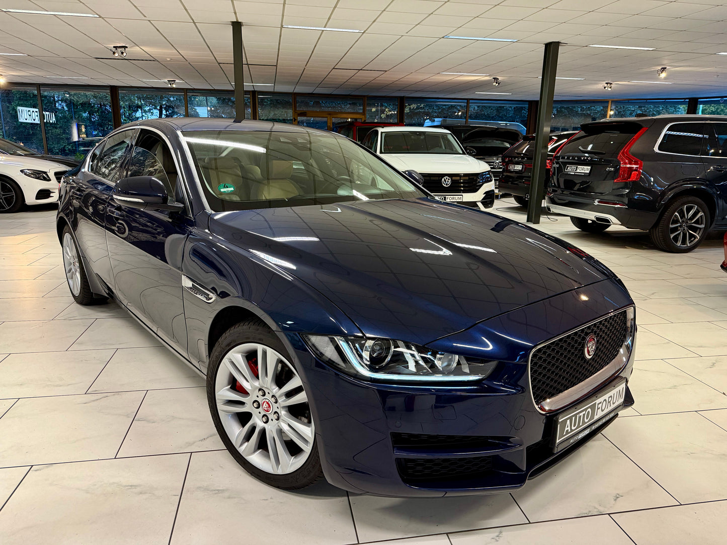 Jaguar XE 20t PRESTIGE LEDER NAVI CAM SHZ PDC LED