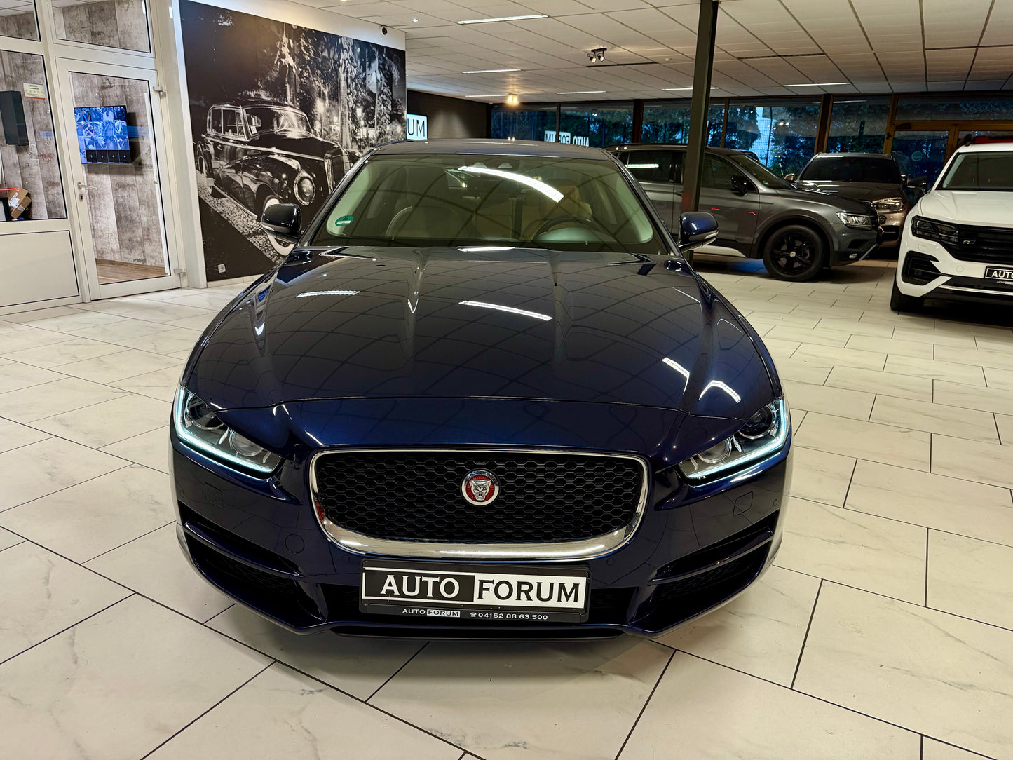Jaguar XE 20t PRESTIGE LEDER NAVI CAM SHZ PDC LED