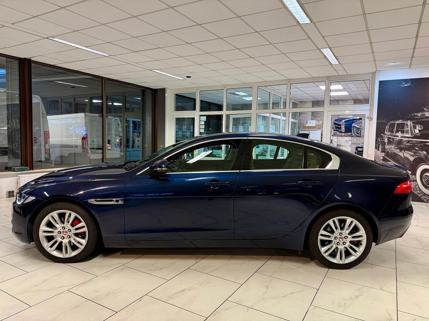 Jaguar XE 20t PRESTIGE LEDER NAVI CAM SHZ PDC LED