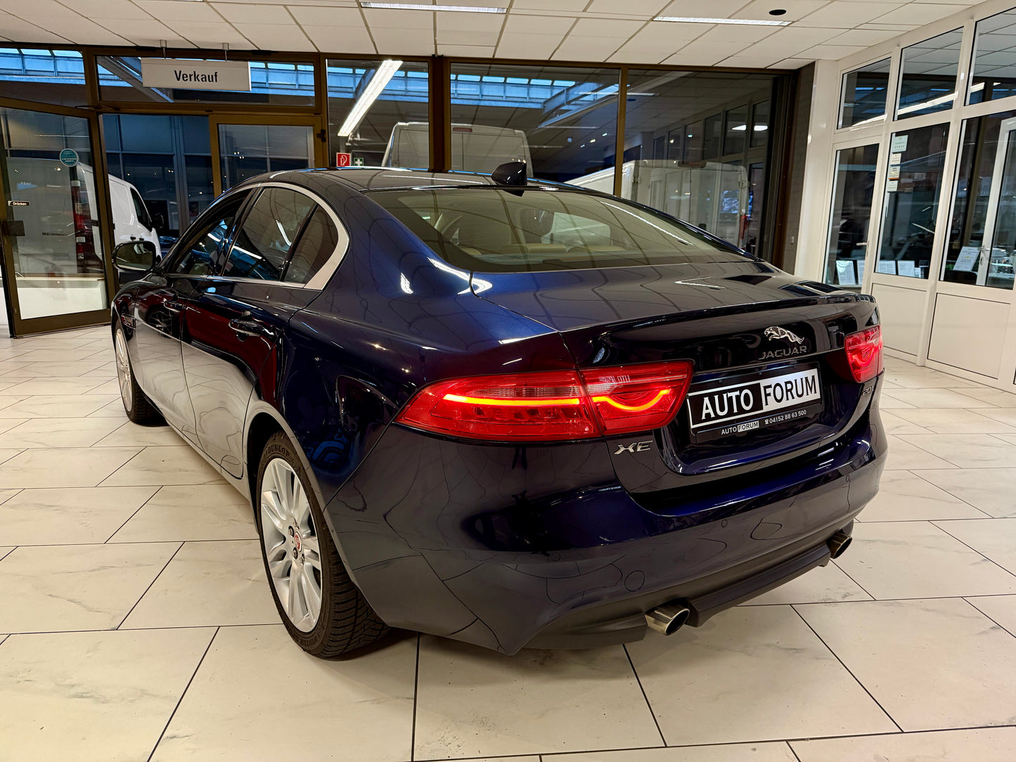 Jaguar XE 20t PRESTIGE LEDER NAVI CAM SHZ PDC LED