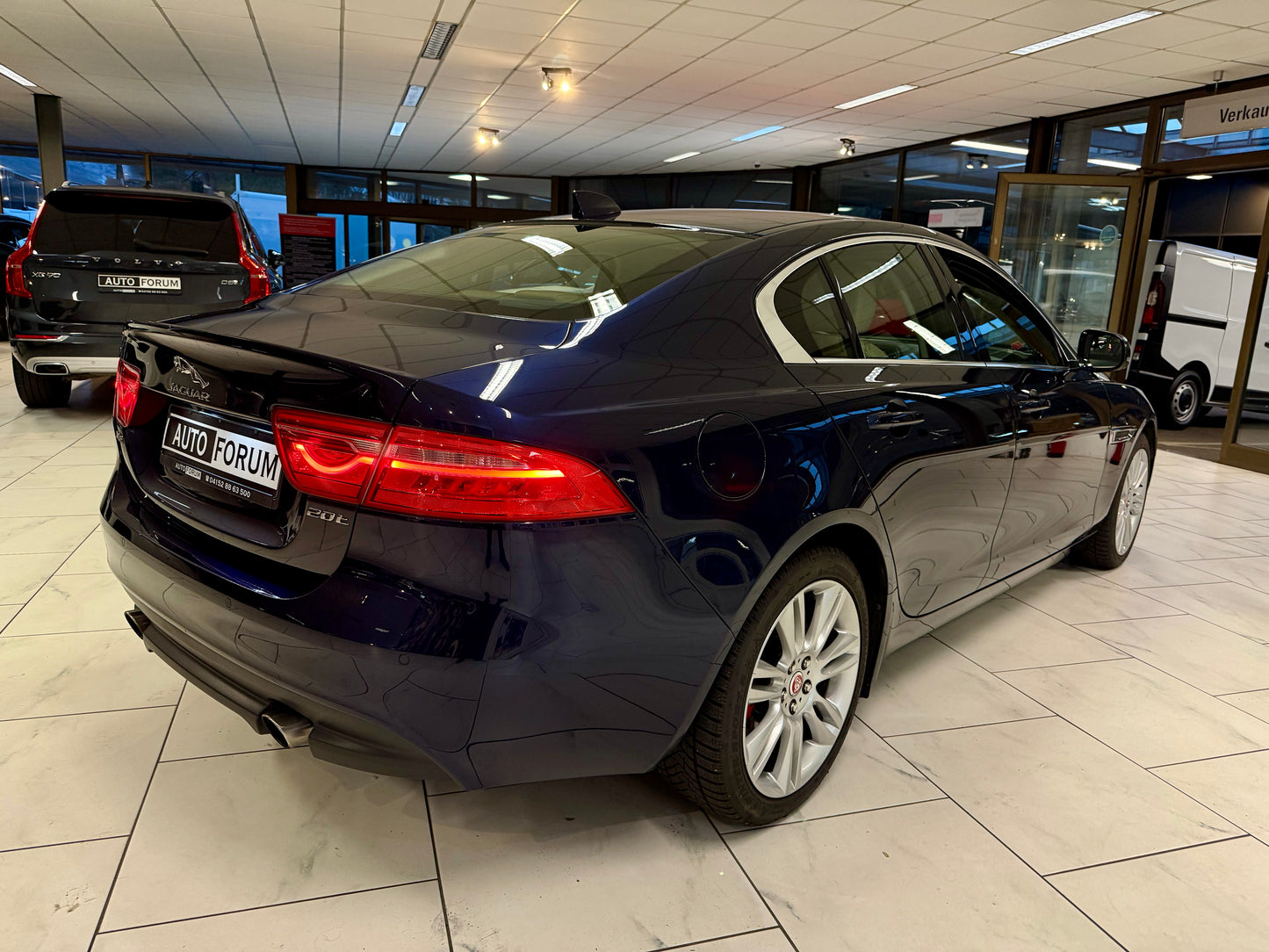Jaguar XE 20t PRESTIGE LEDER NAVI CAM SHZ PDC LED