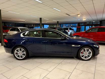 Jaguar XE 20t PRESTIGE LEDER NAVI CAM SHZ PDC LED
