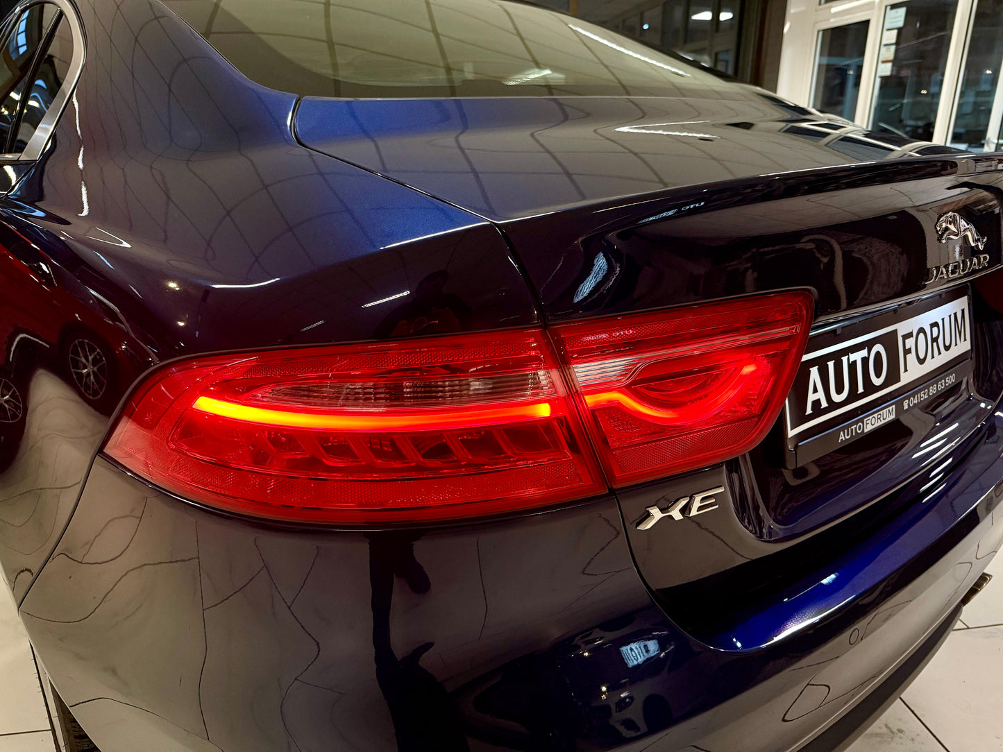 Jaguar XE 20t PRESTIGE LEDER NAVI CAM SHZ PDC LED