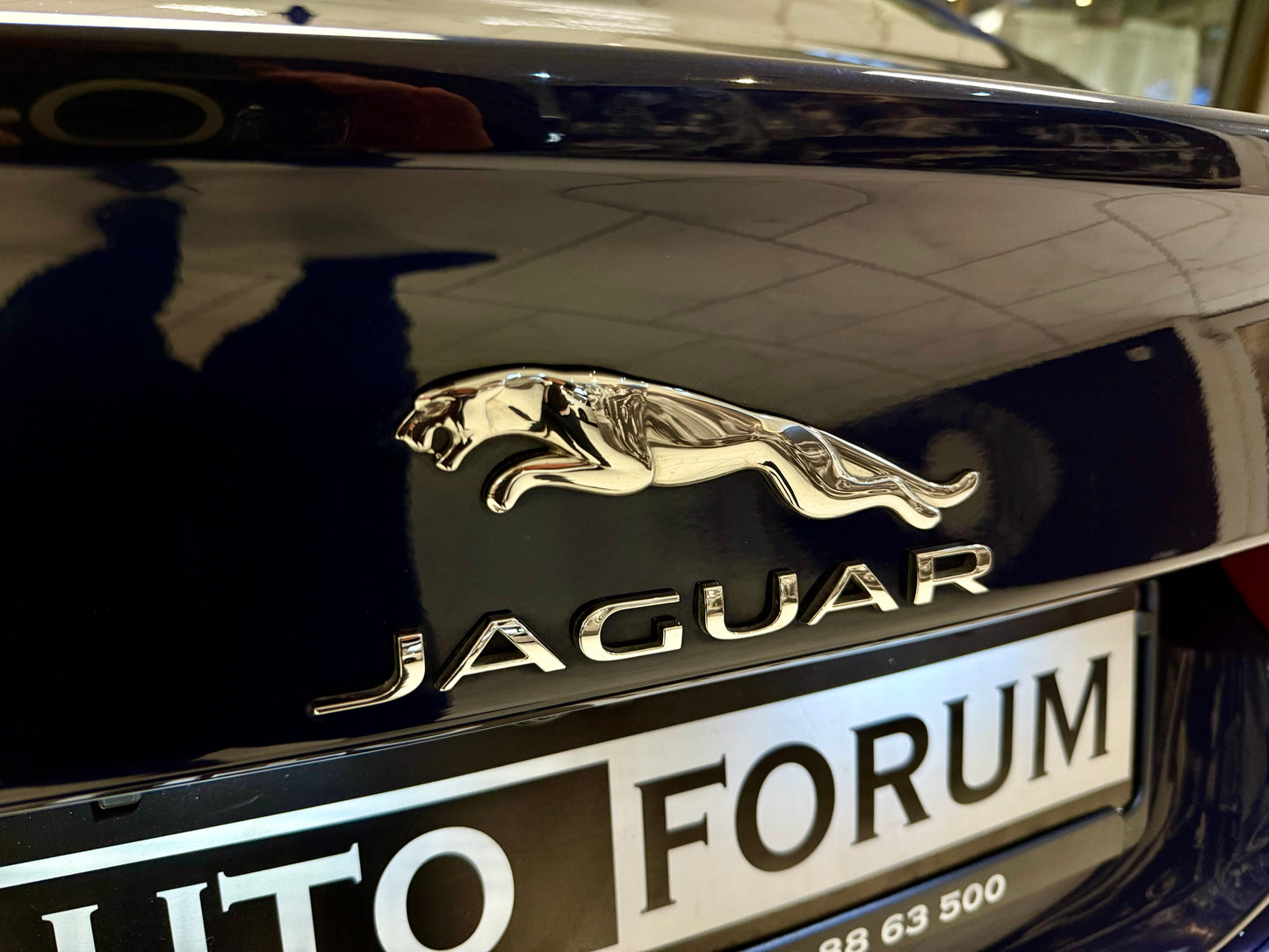 Jaguar XE 20t PRESTIGE LEDER NAVI CAM SHZ PDC LED