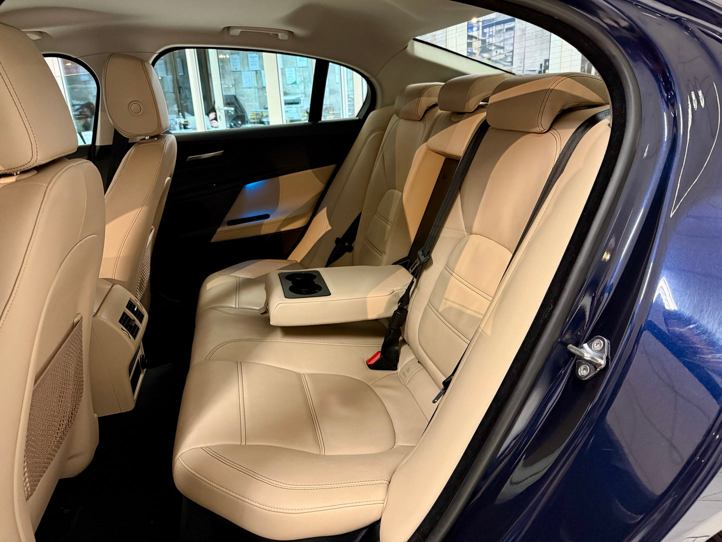 Jaguar XE 20t PRESTIGE LEDER NAVI CAM SHZ PDC LED