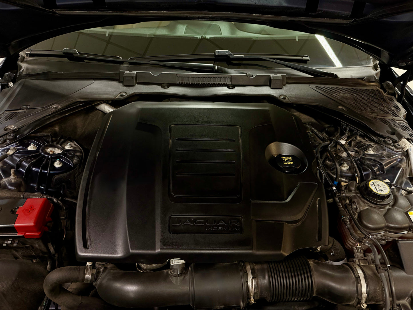 Jaguar XE 20t PRESTIGE LEDER NAVI CAM SHZ PDC LED