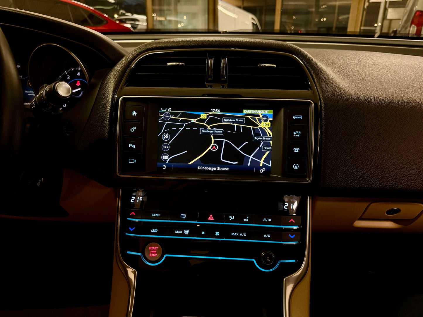 Jaguar XE 20t PRESTIGE LEDER NAVI CAM SHZ PDC LED