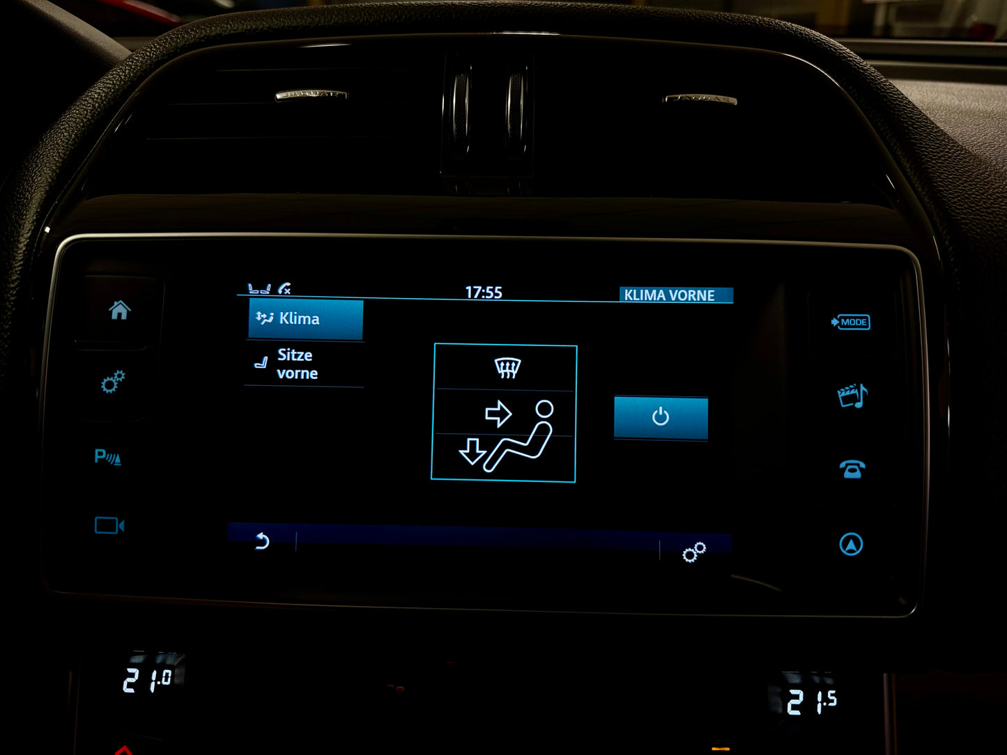 Jaguar XE 20t PRESTIGE LEDER NAVI CAM SHZ PDC LED