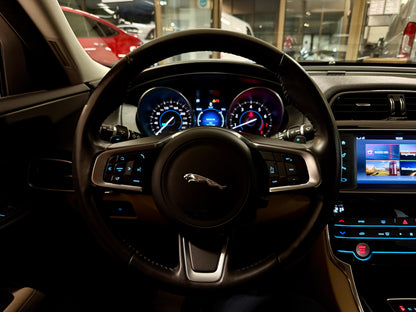 Jaguar XE 20t PRESTIGE LEDER NAVI CAM SHZ PDC LED