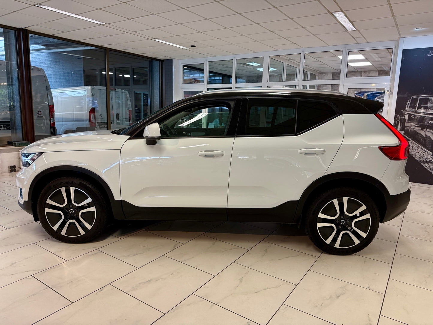 Volvo XC40 2.0 D3 R-DESIGN AUT LEDER AHK NAVI CAM SHZ