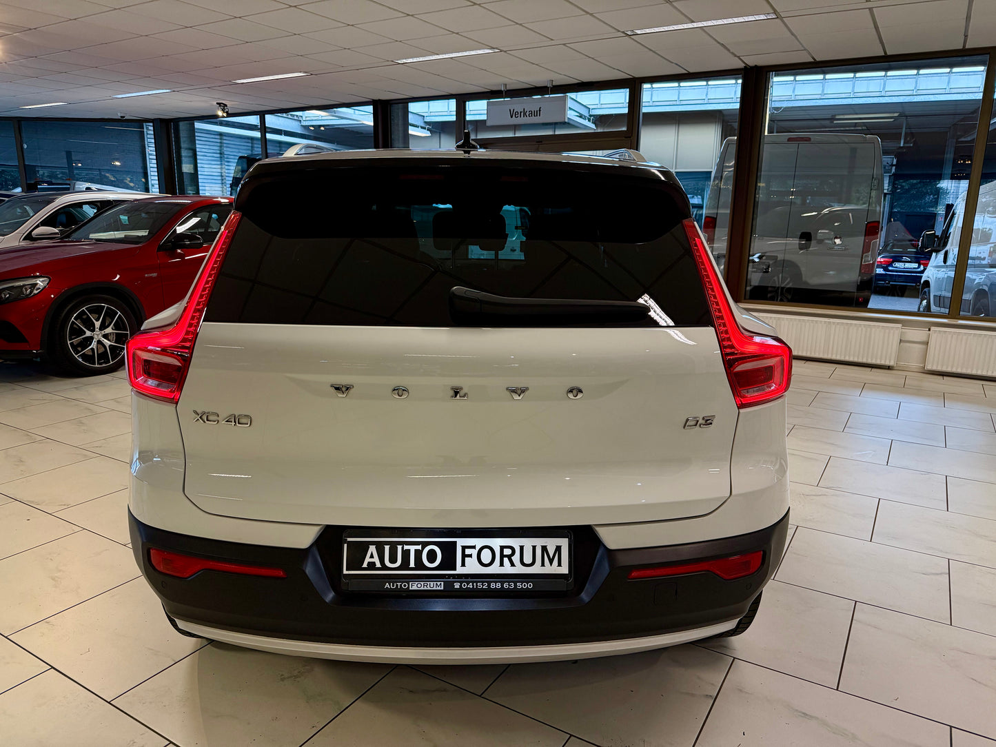 Volvo XC40 2.0 D3 R-DESIGN AUT LEDER AHK NAVI CAM SHZ