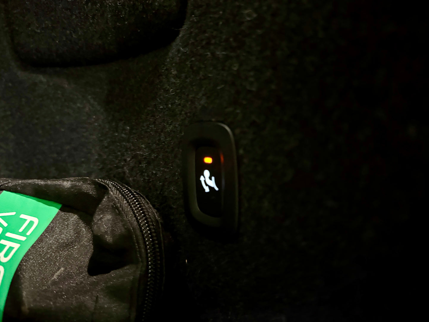 Volvo XC40 2.0 D3 R-DESIGN AUT LEDER AHK NAVI CAM SHZ