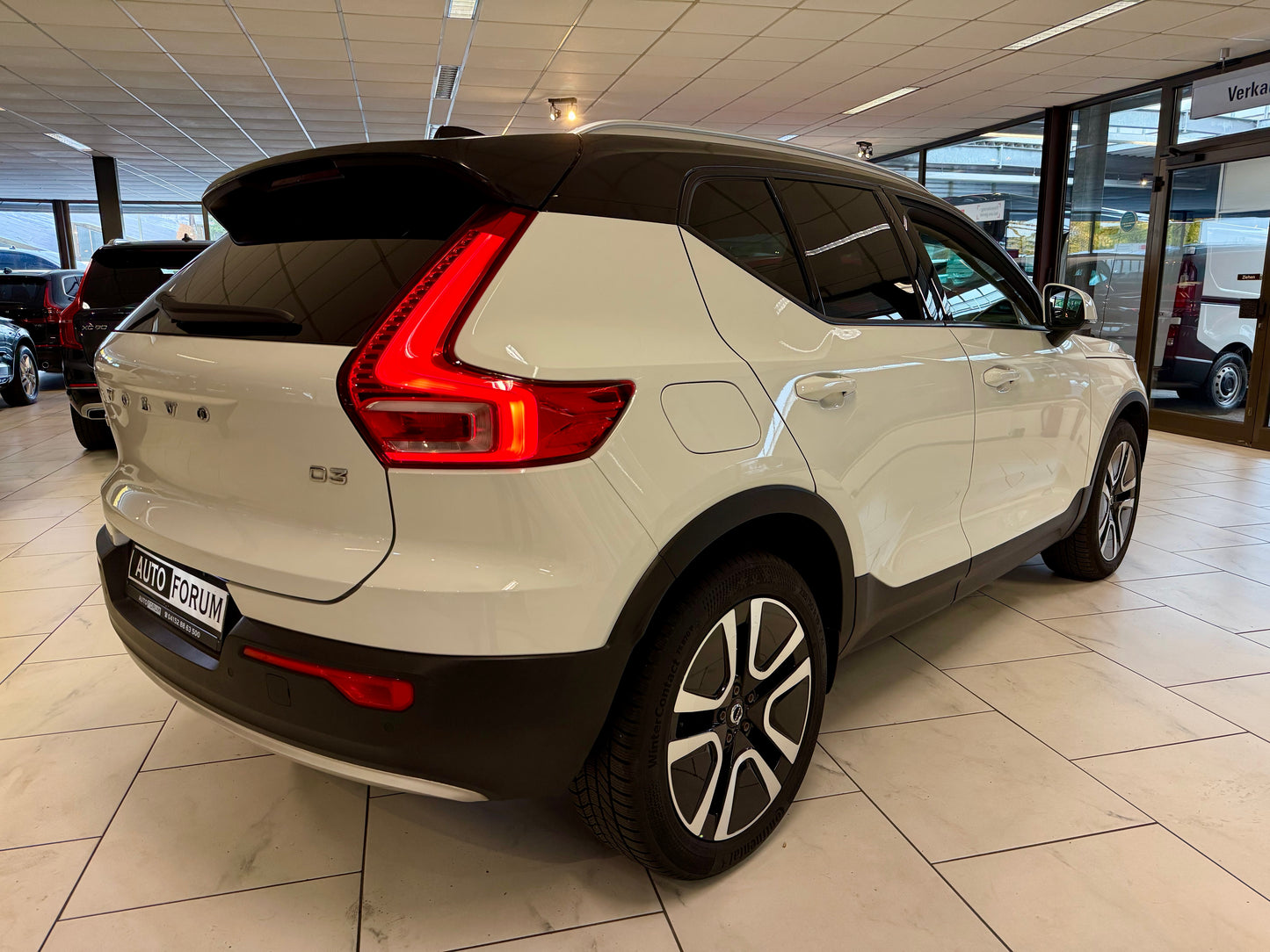 Volvo XC40 2.0 D3 R-DESIGN AUT LEDER AHK NAVI CAM SHZ