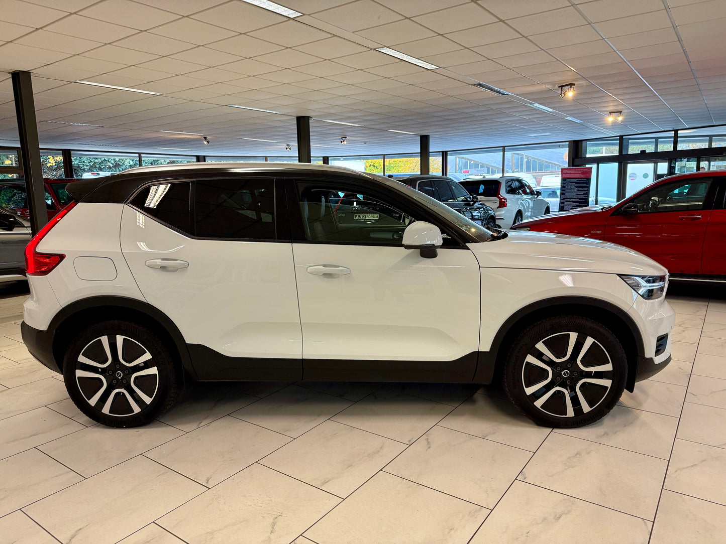 Volvo XC40 2.0 D3 R-DESIGN AUT LEDER AHK NAVI CAM SHZ
