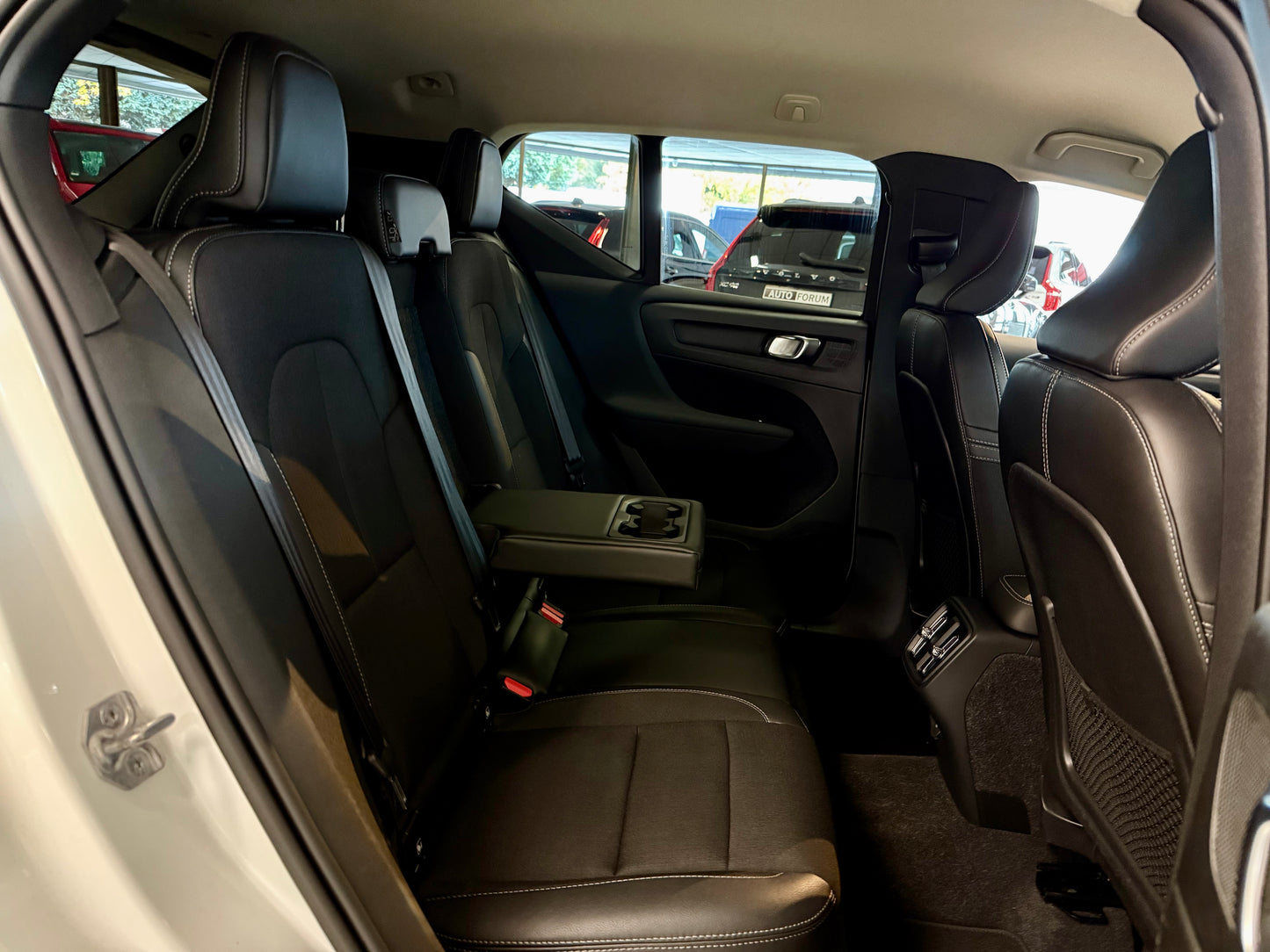 Volvo XC40 2.0 D3 R-DESIGN AUT LEDER AHK NAVI CAM SHZ