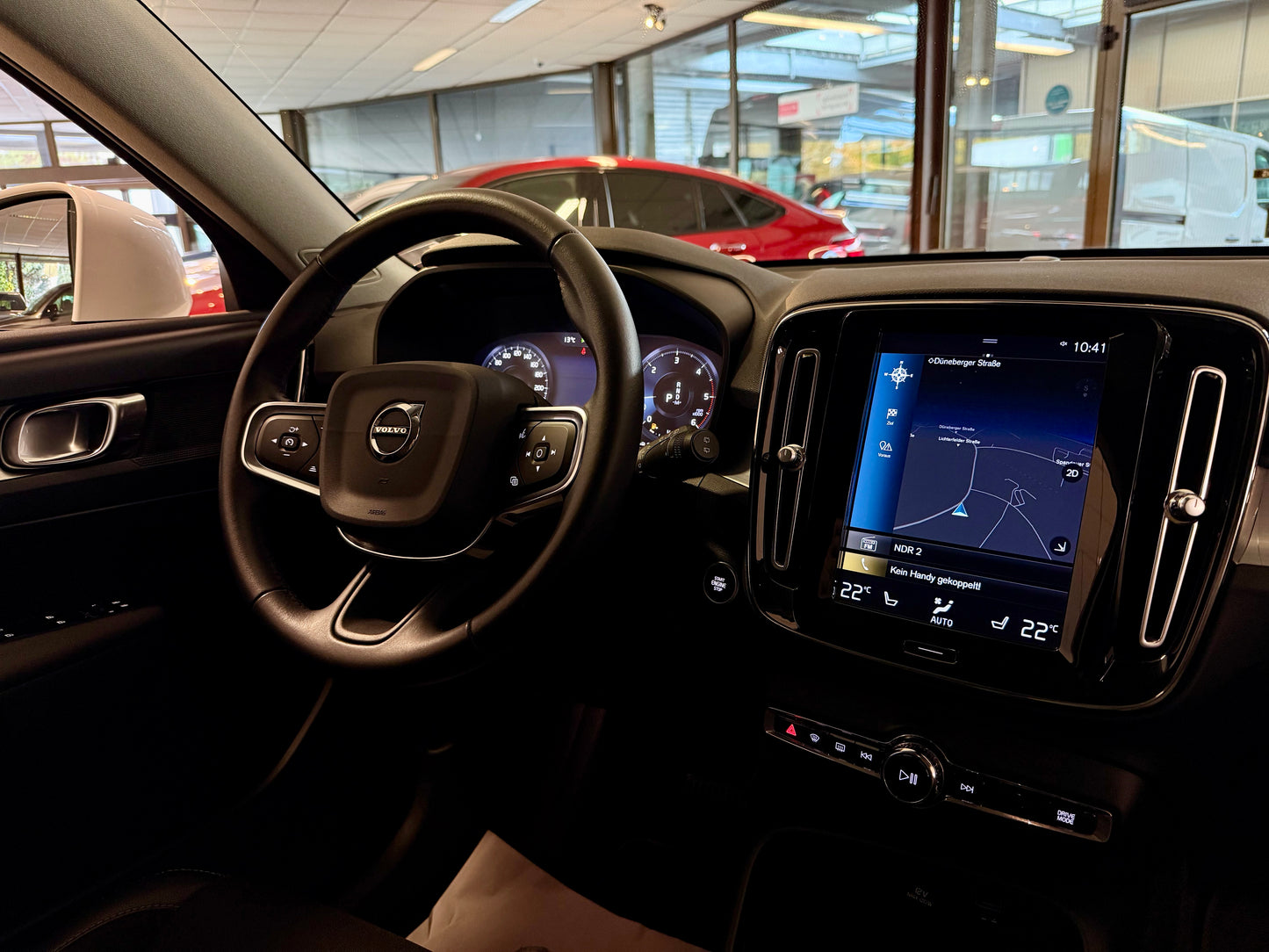 Volvo XC40 2.0 D3 R-DESIGN AUT LEDER AHK NAVI CAM SHZ