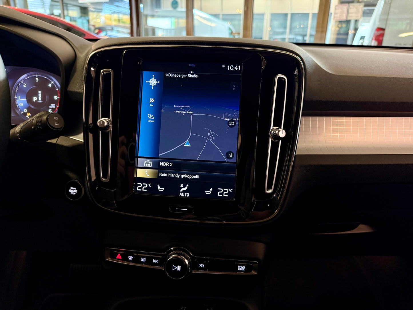 Volvo XC40 2.0 D3 R-DESIGN AUT LEDER AHK NAVI CAM SHZ